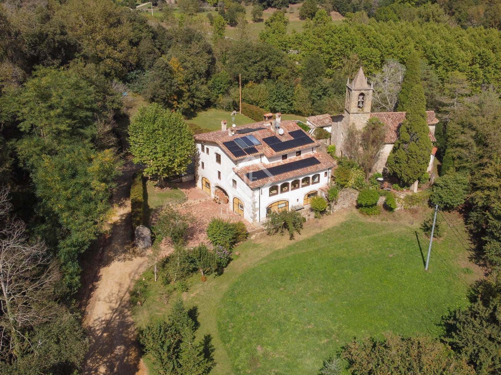 10 soveværelse Finca/Landehus til salg i Sant Feliu de Pallerols med swimmingpool garage - € 1.400.000 (Ref: 8635910)