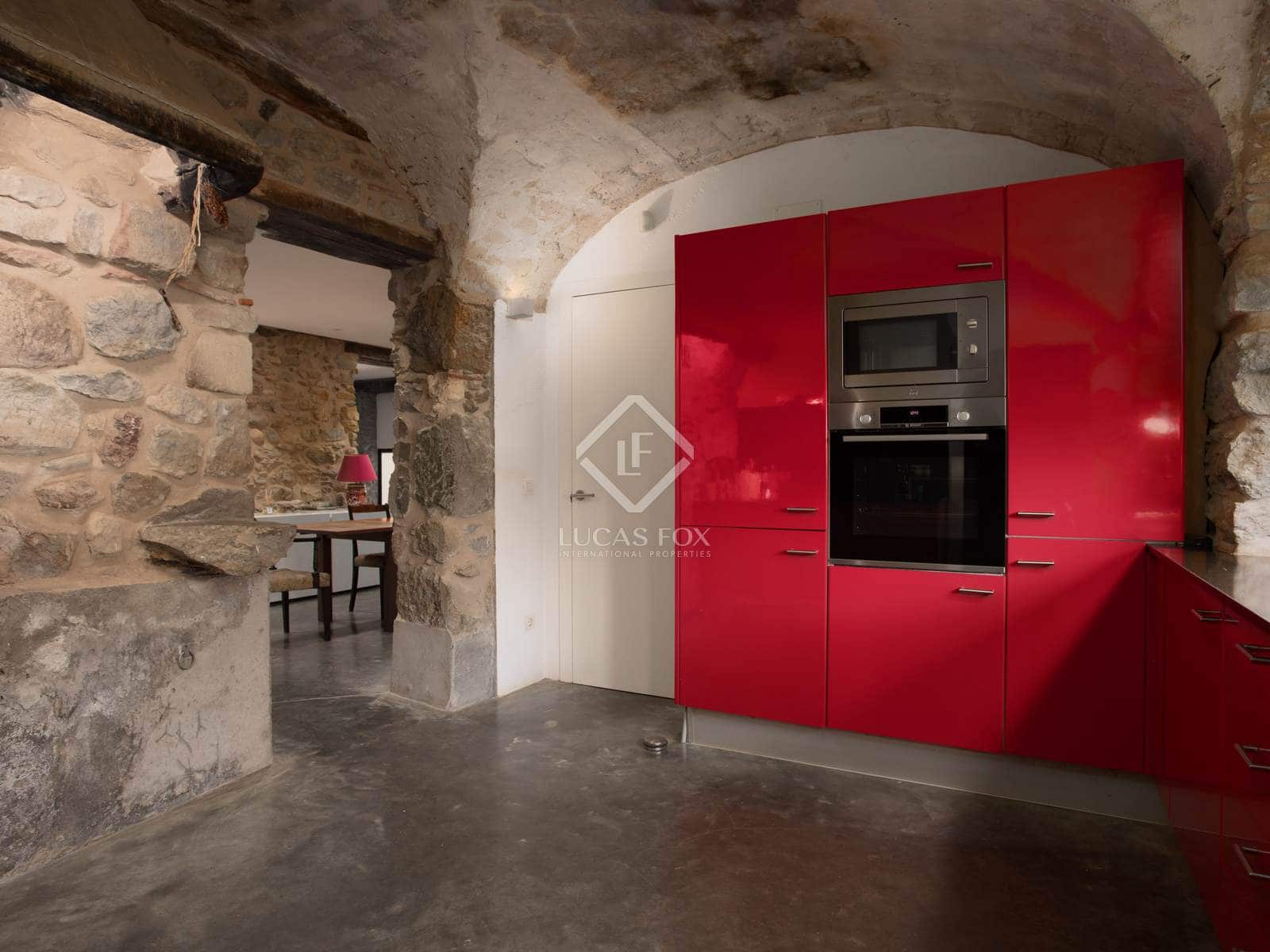 10 soveværelse Finca/Landehus til salg i Sant Feliu de Pallerols med swimmingpool garage - € 1.400.000 (Ref: 8635910)