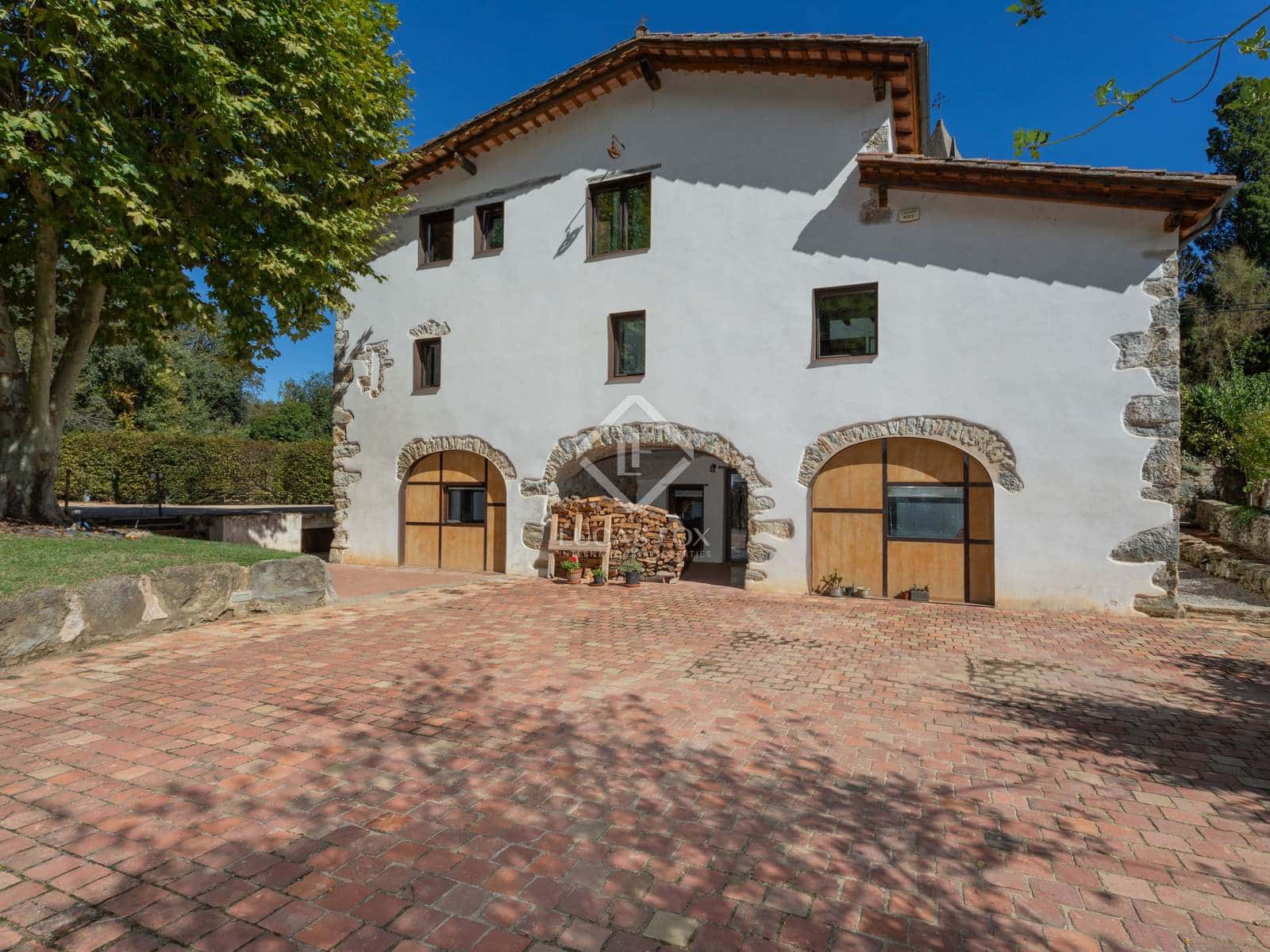 10 soveværelse Finca/Landehus til salg i Sant Feliu de Pallerols med swimmingpool garage - € 1.400.000 (Ref: 8635910)