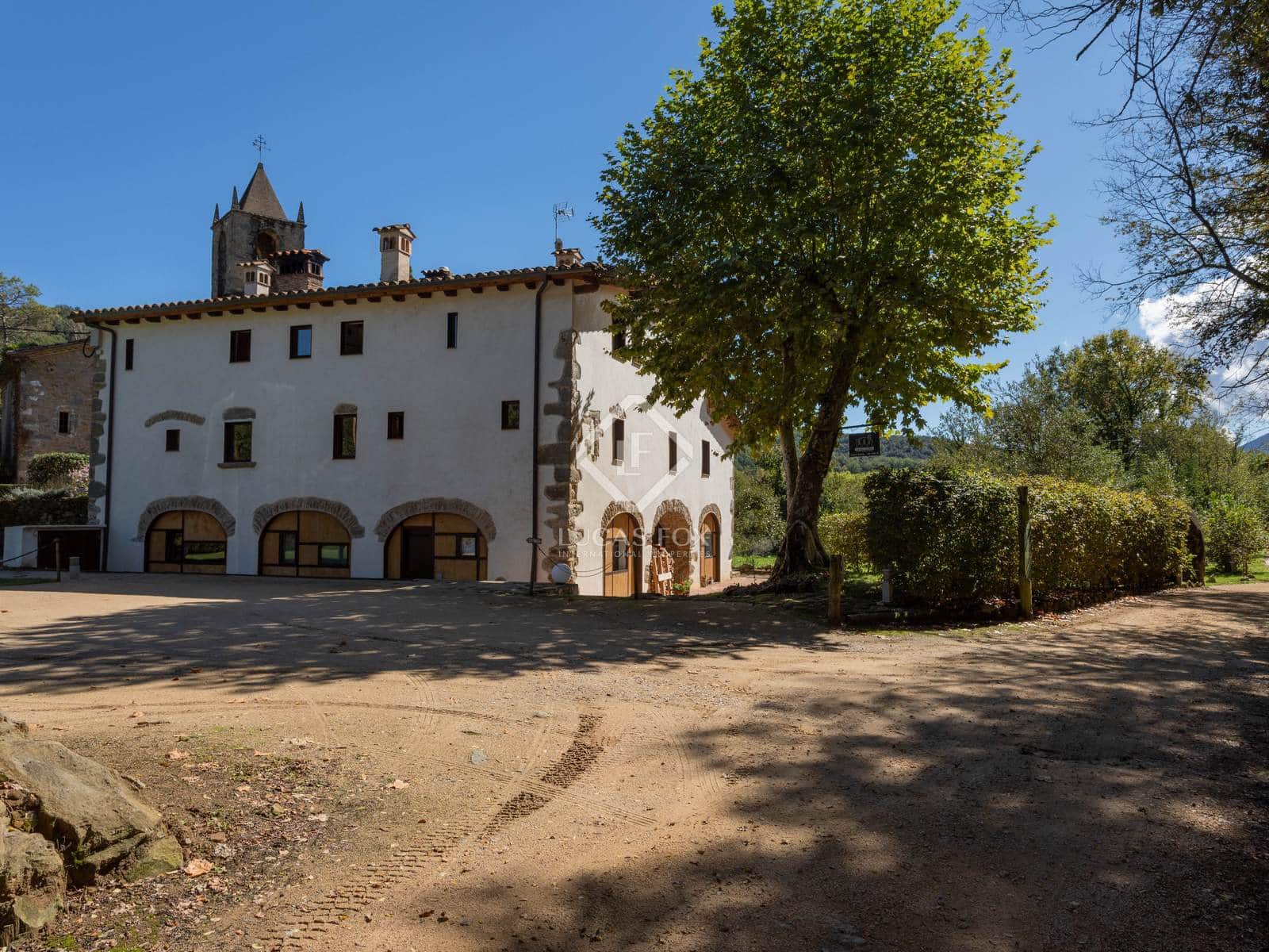 10 soveværelse Finca/Landehus til salg i Sant Feliu de Pallerols med swimmingpool garage - € 1.400.000 (Ref: 8635910)