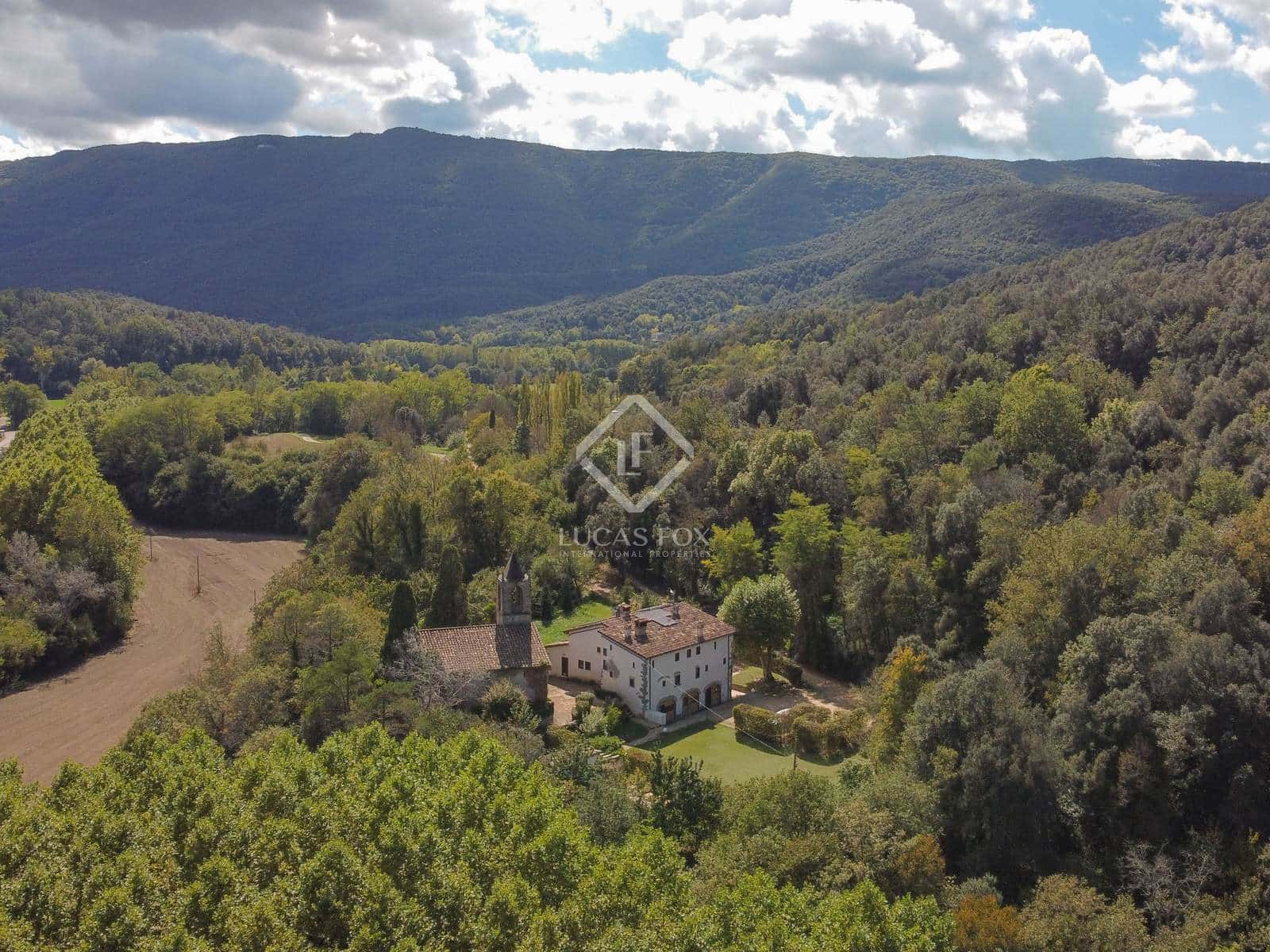 10 soveværelse Finca/Landehus til salg i Sant Feliu de Pallerols med swimmingpool garage - € 1.400.000 (Ref: 8635910)