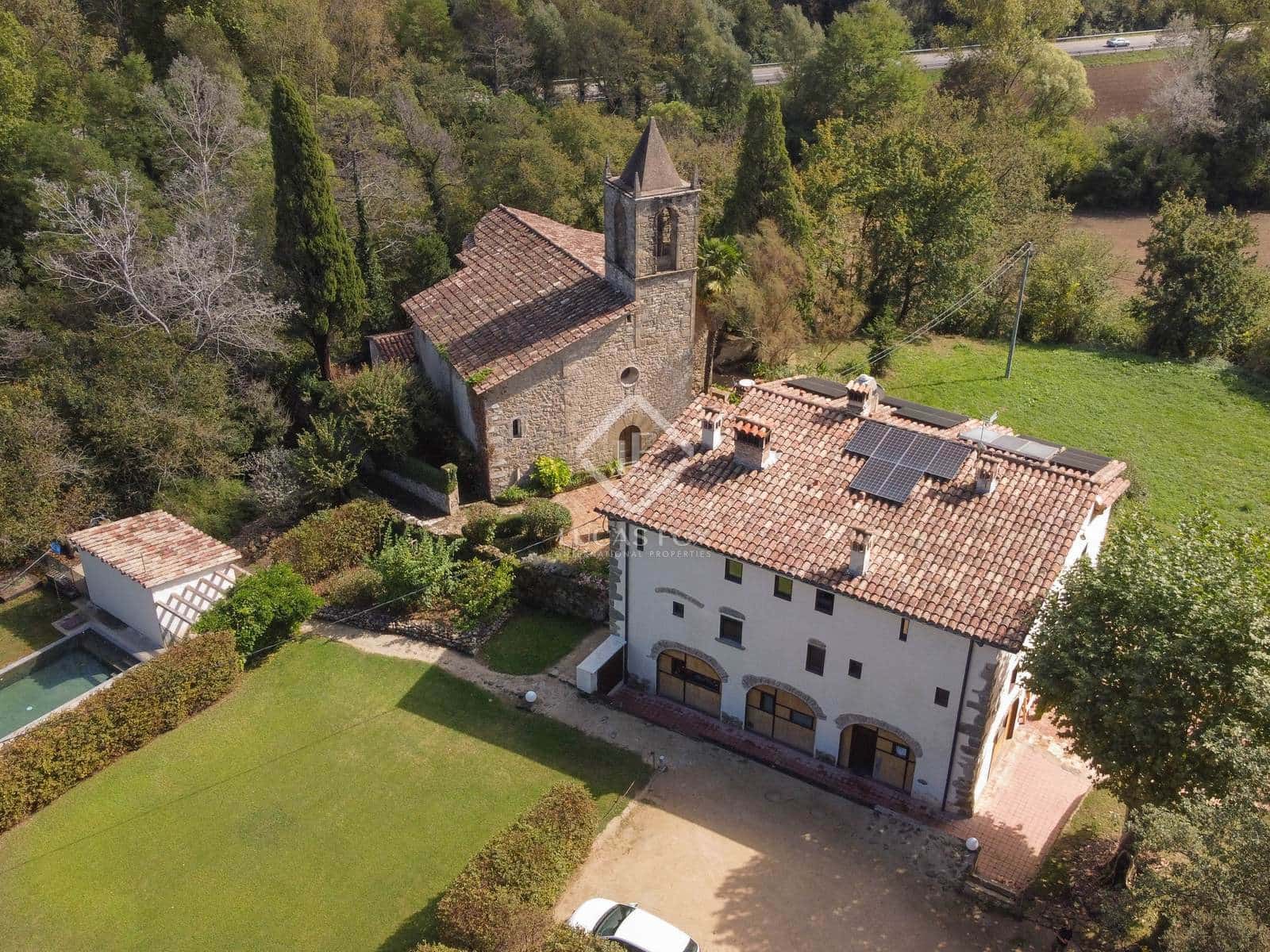 10 soveværelse Finca/Landehus til salg i Sant Feliu de Pallerols med swimmingpool garage - € 1.400.000 (Ref: 8635910)