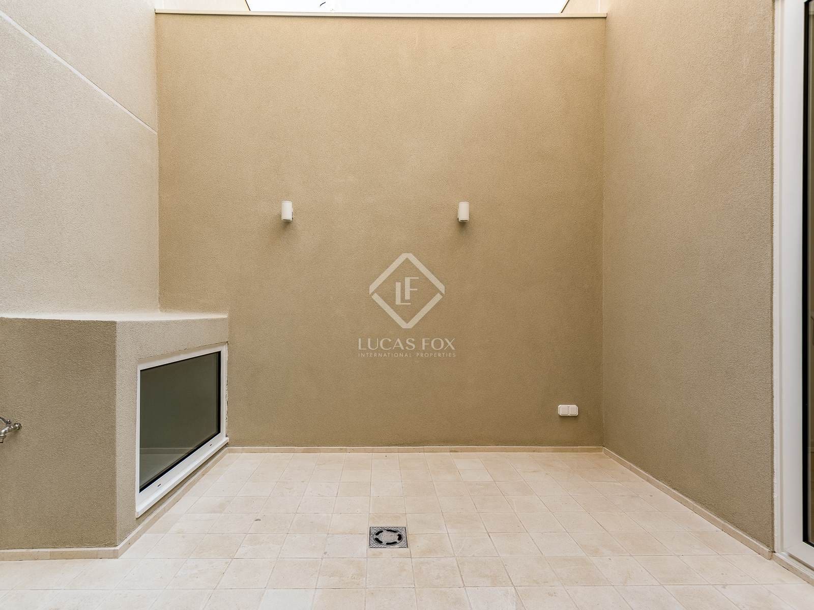 4 slaapkamer Appartement te koop in Barcelona stad - € 890.000 (Ref: 8639974)