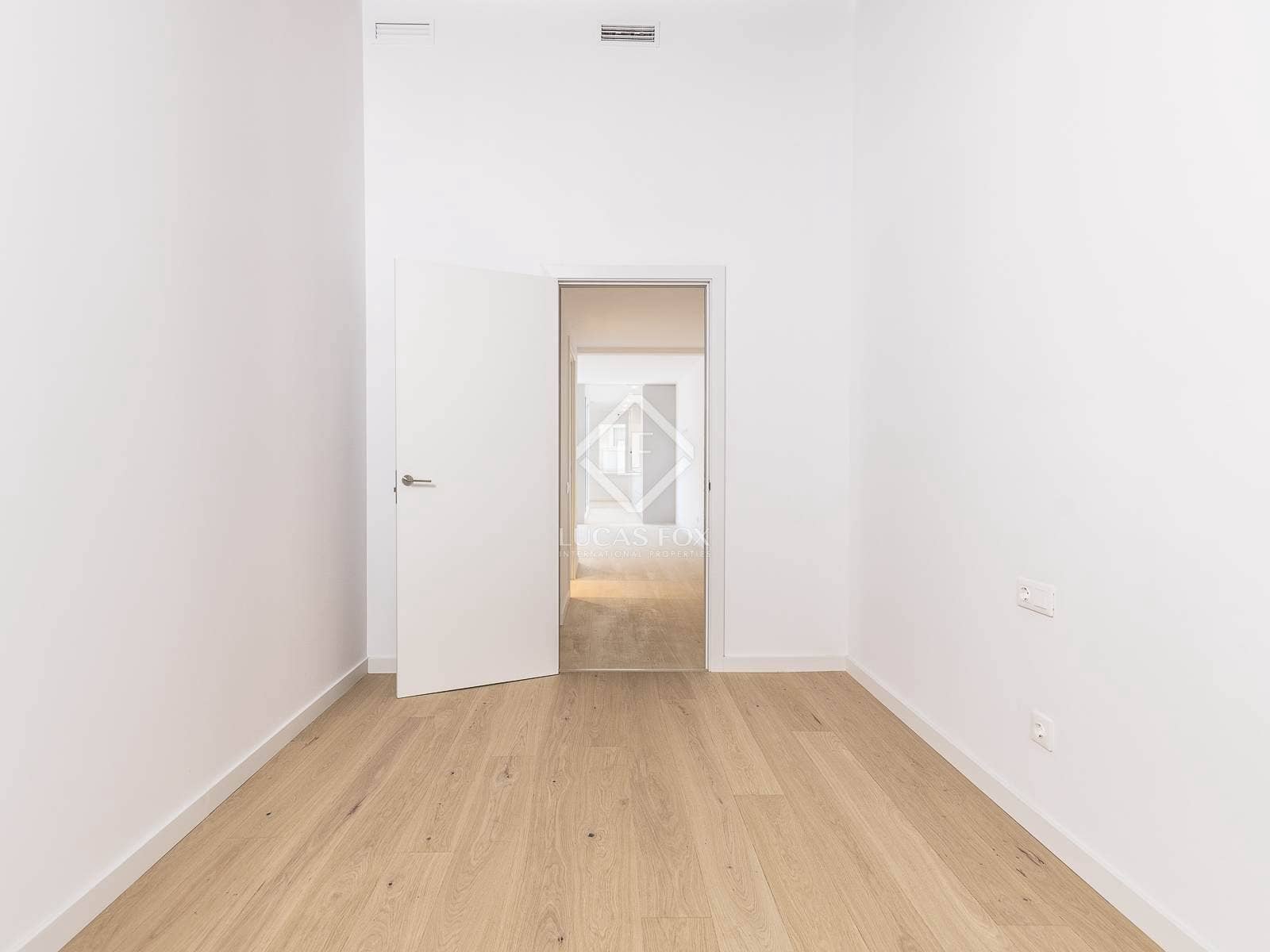 4 slaapkamer Appartement te koop in Barcelona stad - € 890.000 (Ref: 8639974)