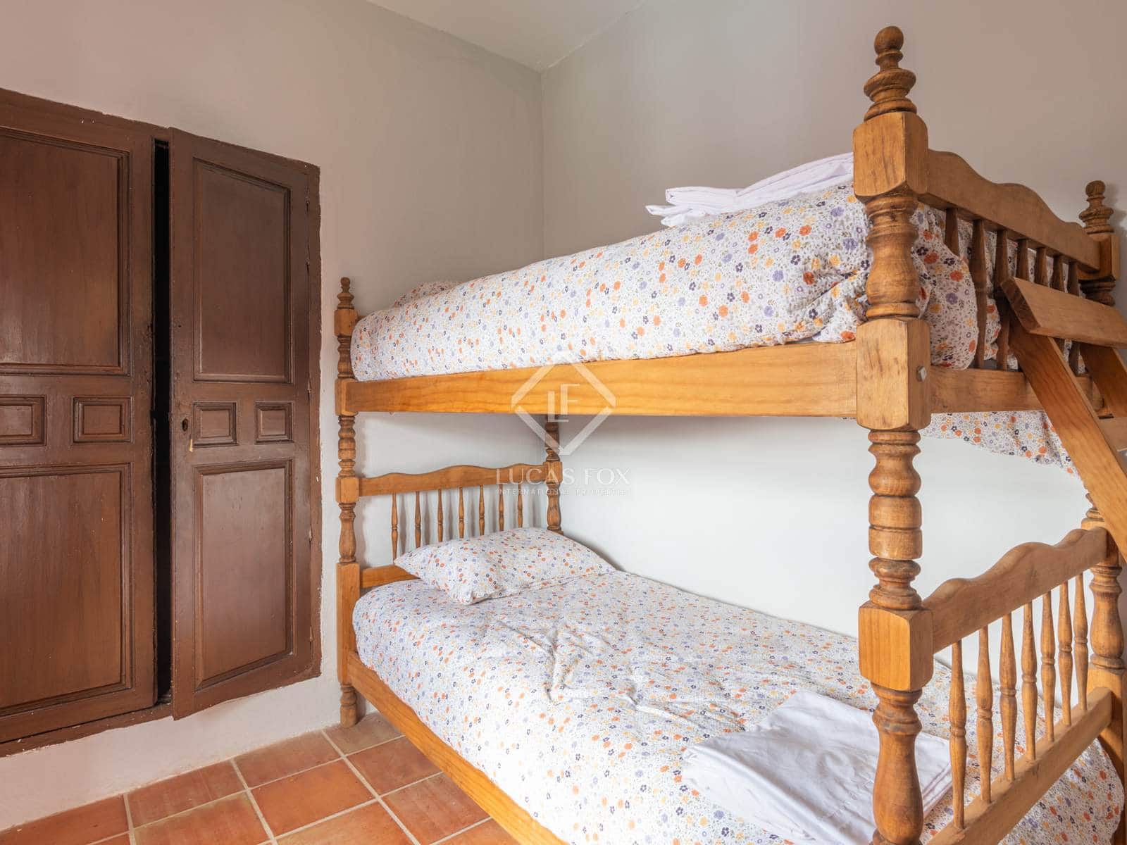 11 soveværelse Finca/Landehus til salg i Malaga by med swimmingpool garage - € 1.250.000 (Ref: 8644477)