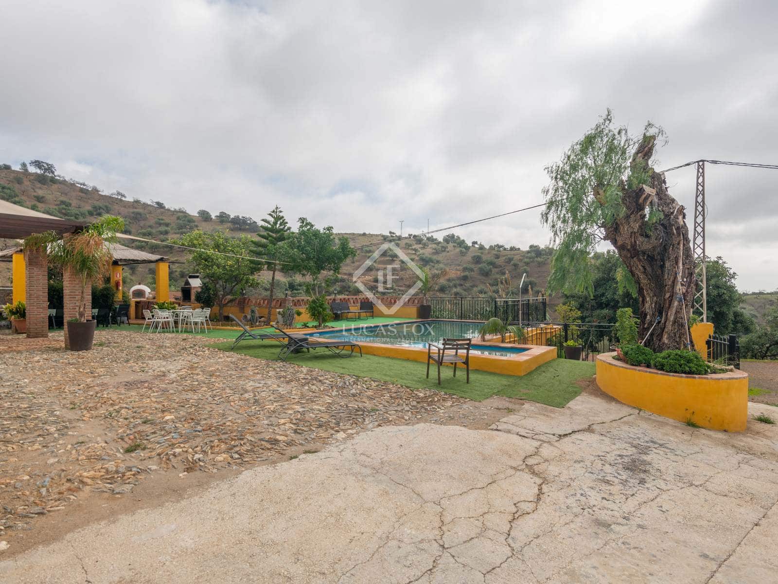 11 soveværelse Finca/Landehus til salg i Malaga by med swimmingpool garage - € 1.250.000 (Ref: 8644477)