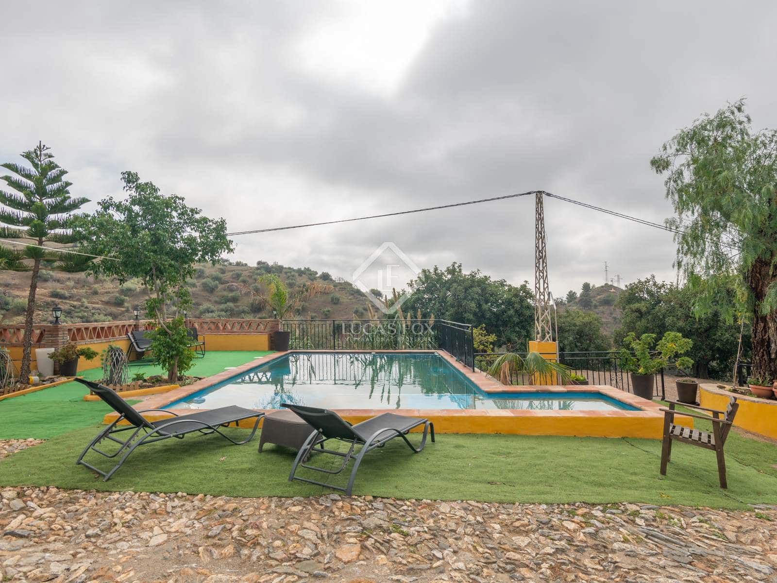 11 soveværelse Finca/Landehus til salg i Malaga by med swimmingpool garage - € 1.250.000 (Ref: 8644477)