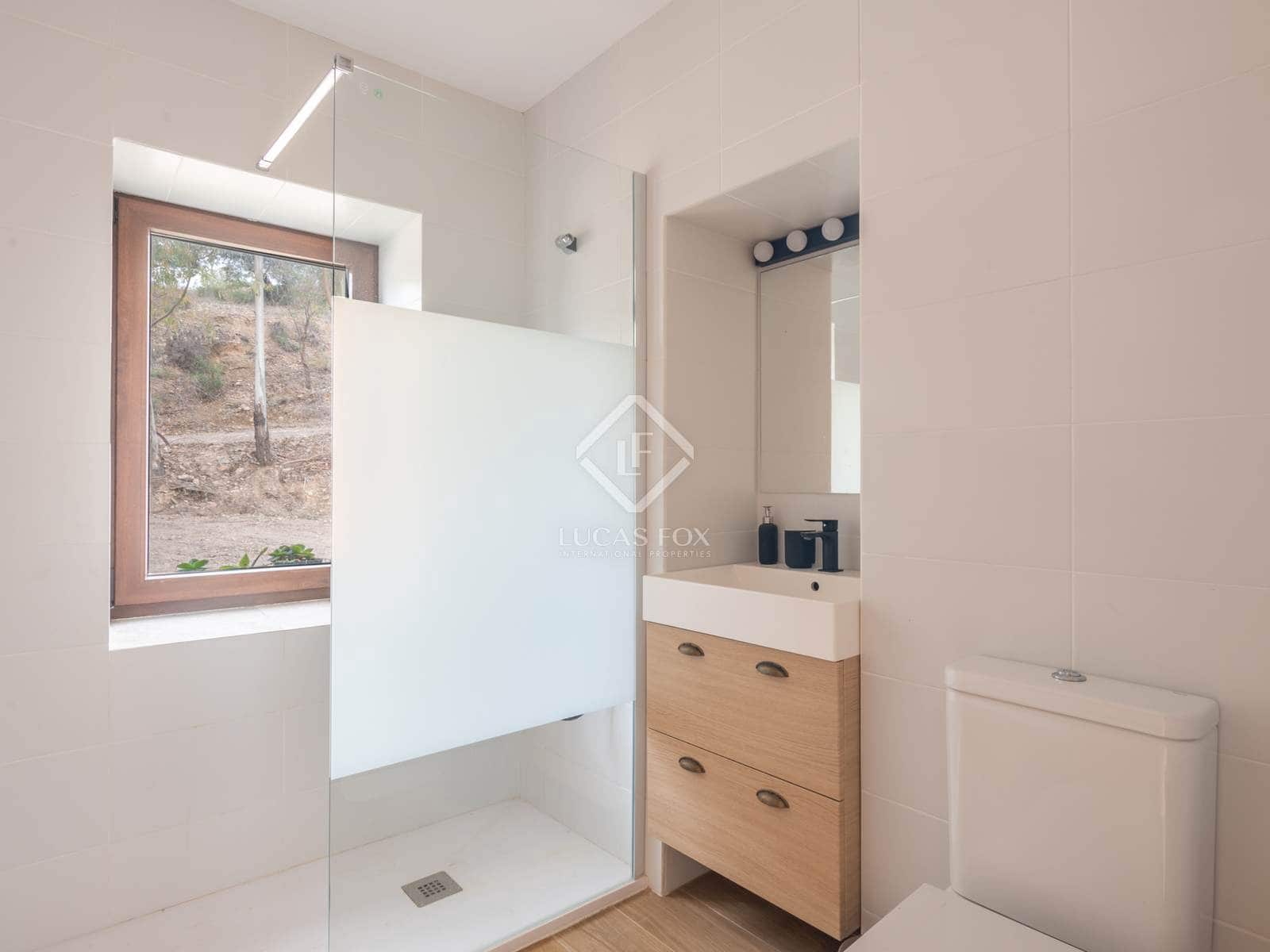 11 soveværelse Finca/Landehus til salg i Malaga by med swimmingpool garage - € 1.250.000 (Ref: 8644477)