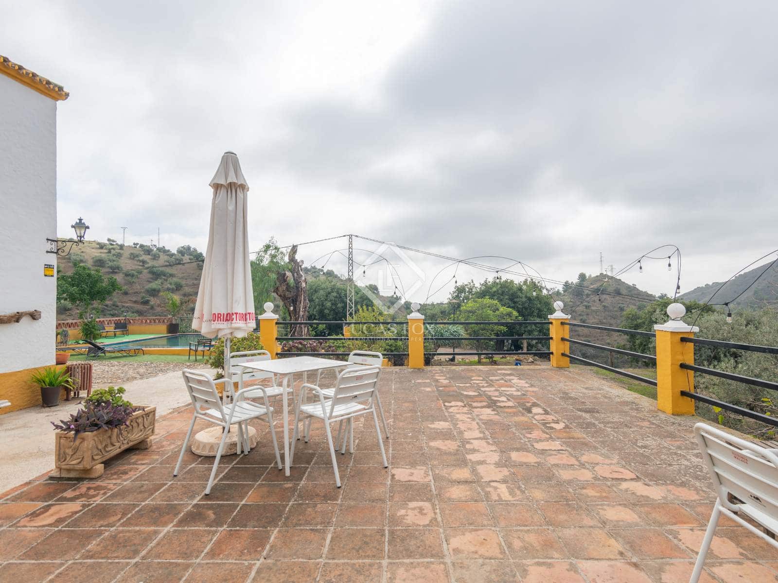 11 soveværelse Finca/Landehus til salg i Malaga by med swimmingpool garage - € 1.250.000 (Ref: 8644477)