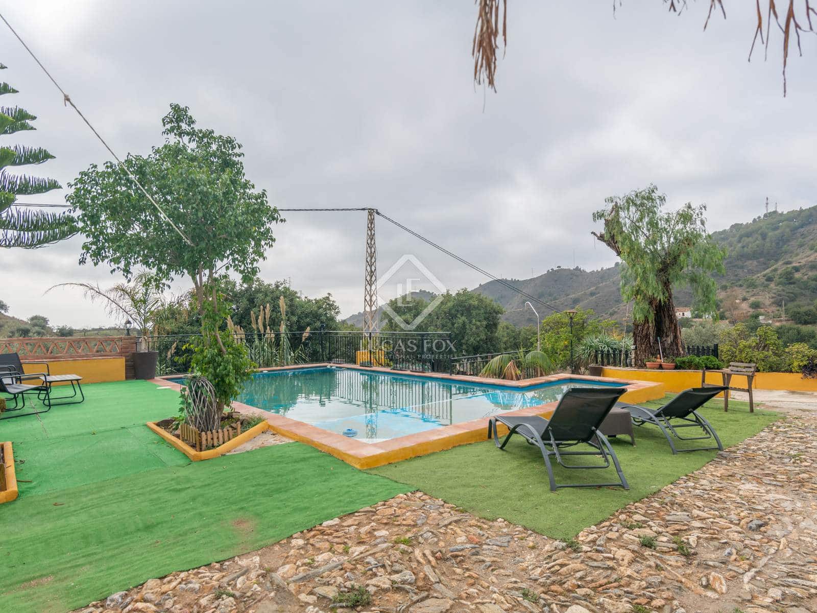 11 soveværelse Finca/Landehus til salg i Malaga by med swimmingpool garage - € 1.250.000 (Ref: 8644477)