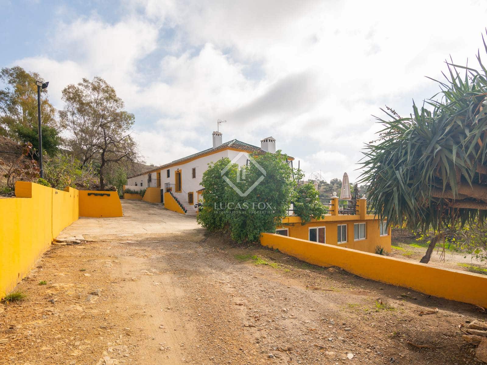 11 soveværelse Finca/Landehus til salg i Malaga by med swimmingpool garage - € 1.250.000 (Ref: 8644477)