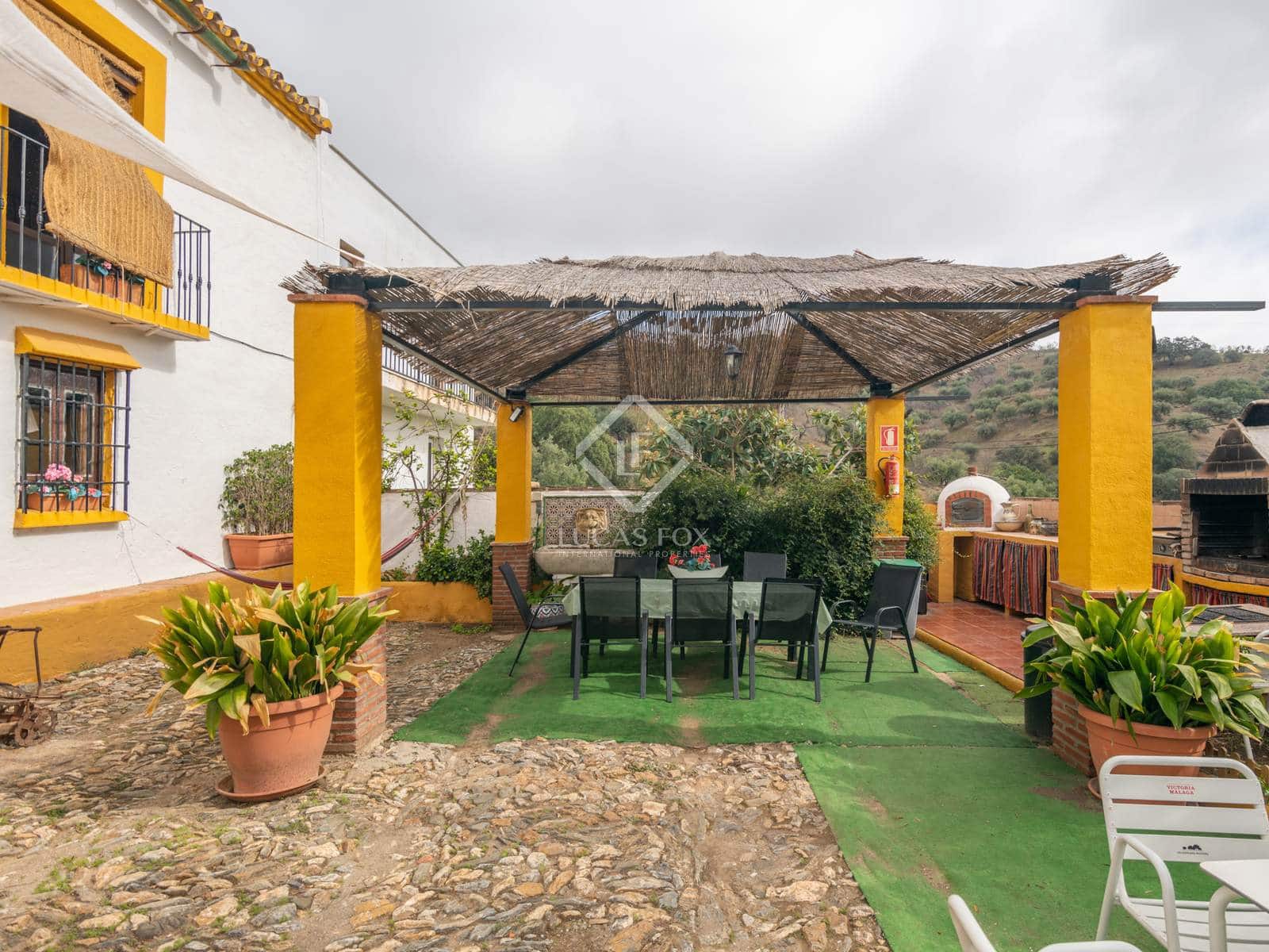 11 soveværelse Finca/Landehus til salg i Malaga by med swimmingpool garage - € 1.250.000 (Ref: 8644477)