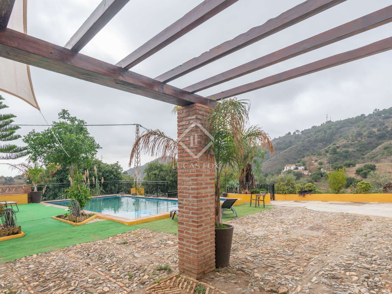 11 soveværelse Finca/Landehus til salg i Malaga by med swimmingpool garage - € 1.250.000 (Ref: 8644477)