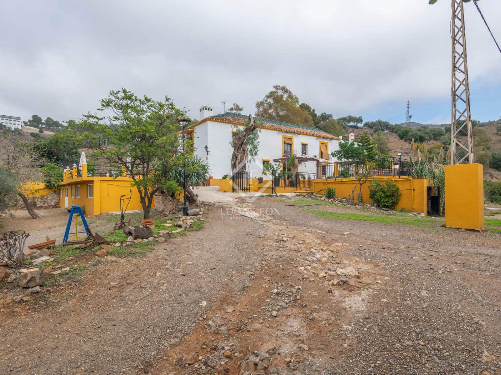 11 soveværelse Finca/Landehus til salg i Malaga by med swimmingpool garage - € 1.250.000 (Ref: 8644477)