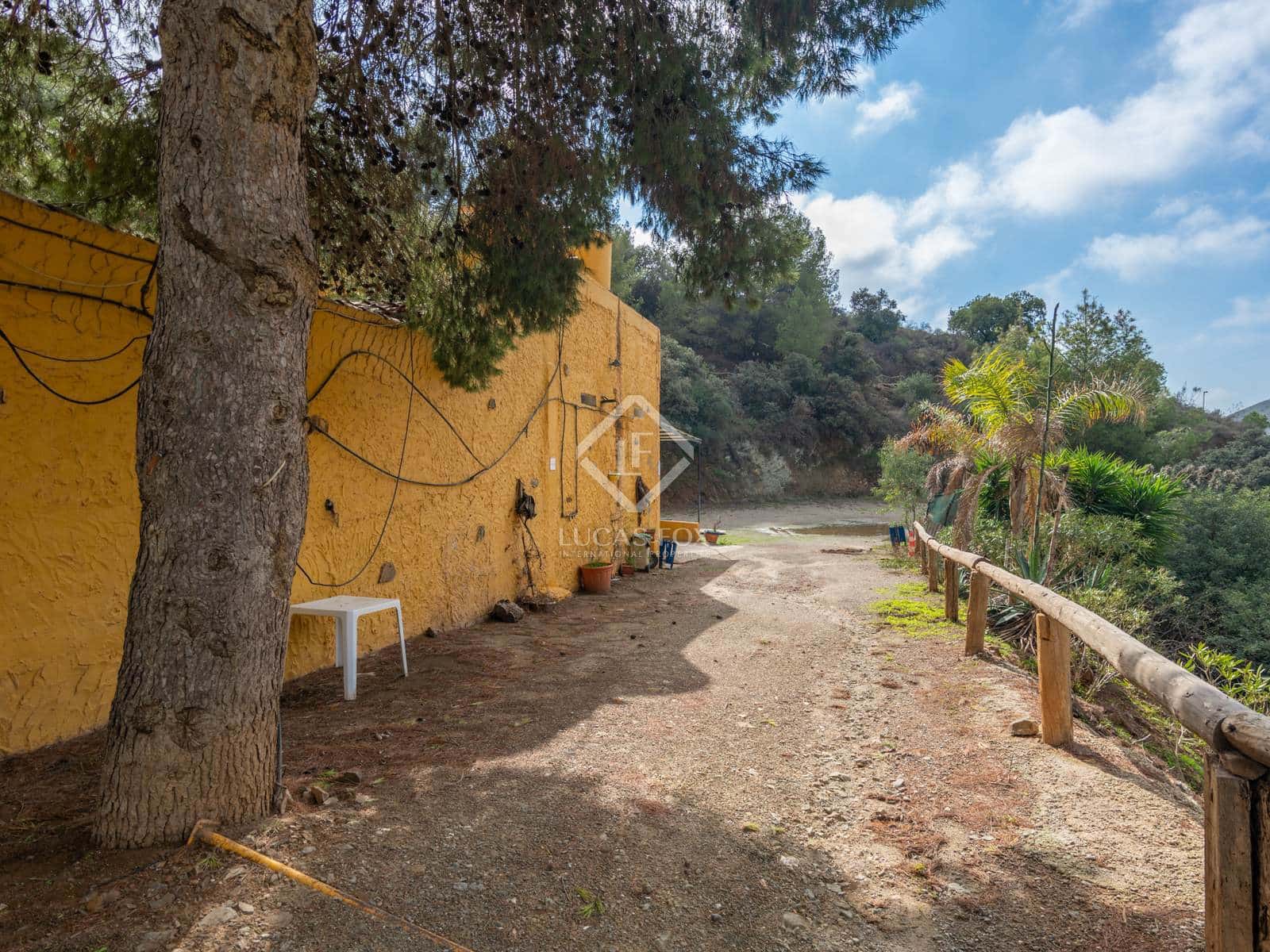 11 soveværelse Finca/Landehus til salg i Malaga by med swimmingpool garage - € 1.250.000 (Ref: 8644477)