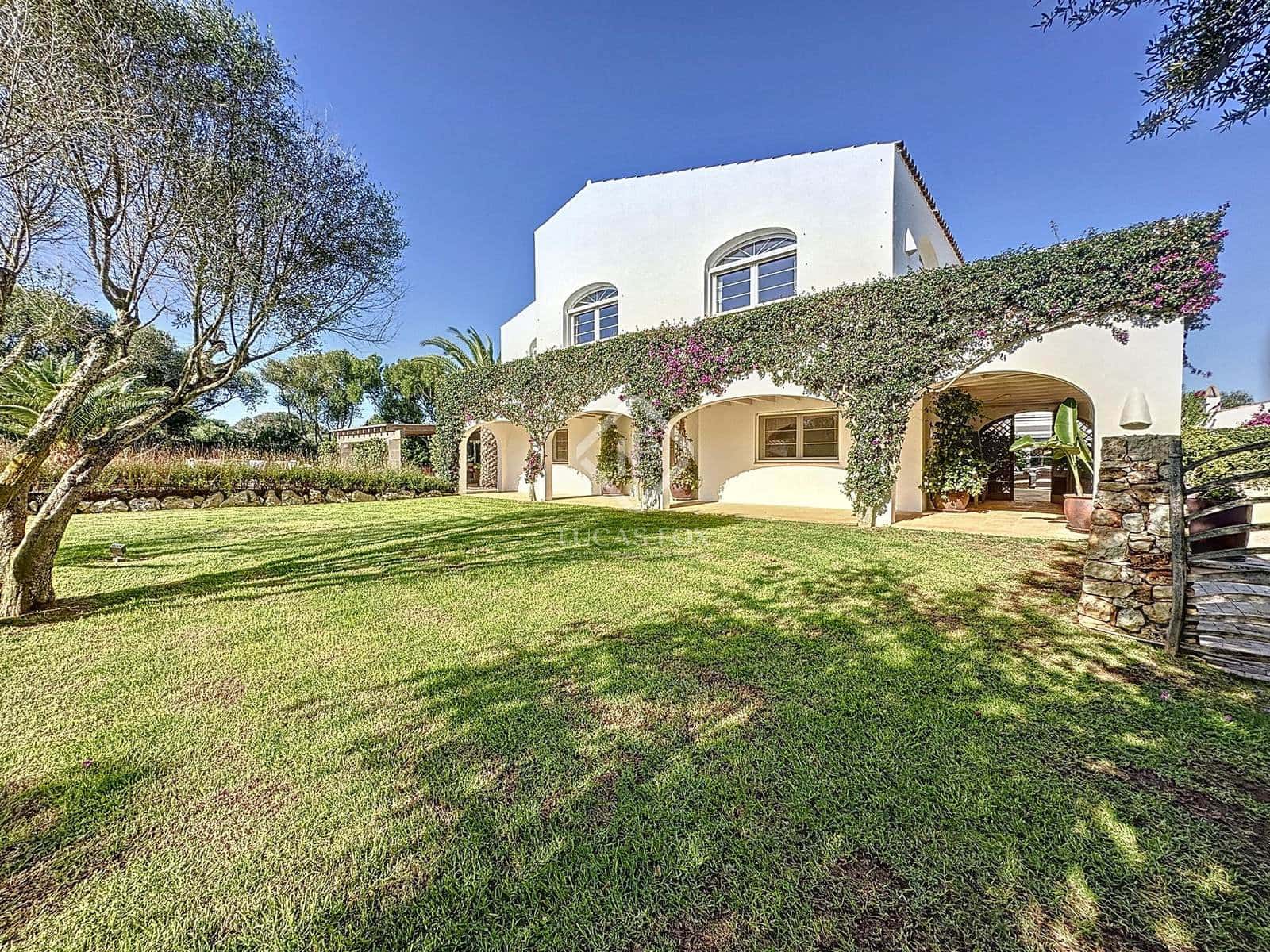 4 soveværelse Finca/Landehus til salg i San Luis / Sant Lluis med swimmingpool garage - € 3.300.000 (Ref: 8646068)