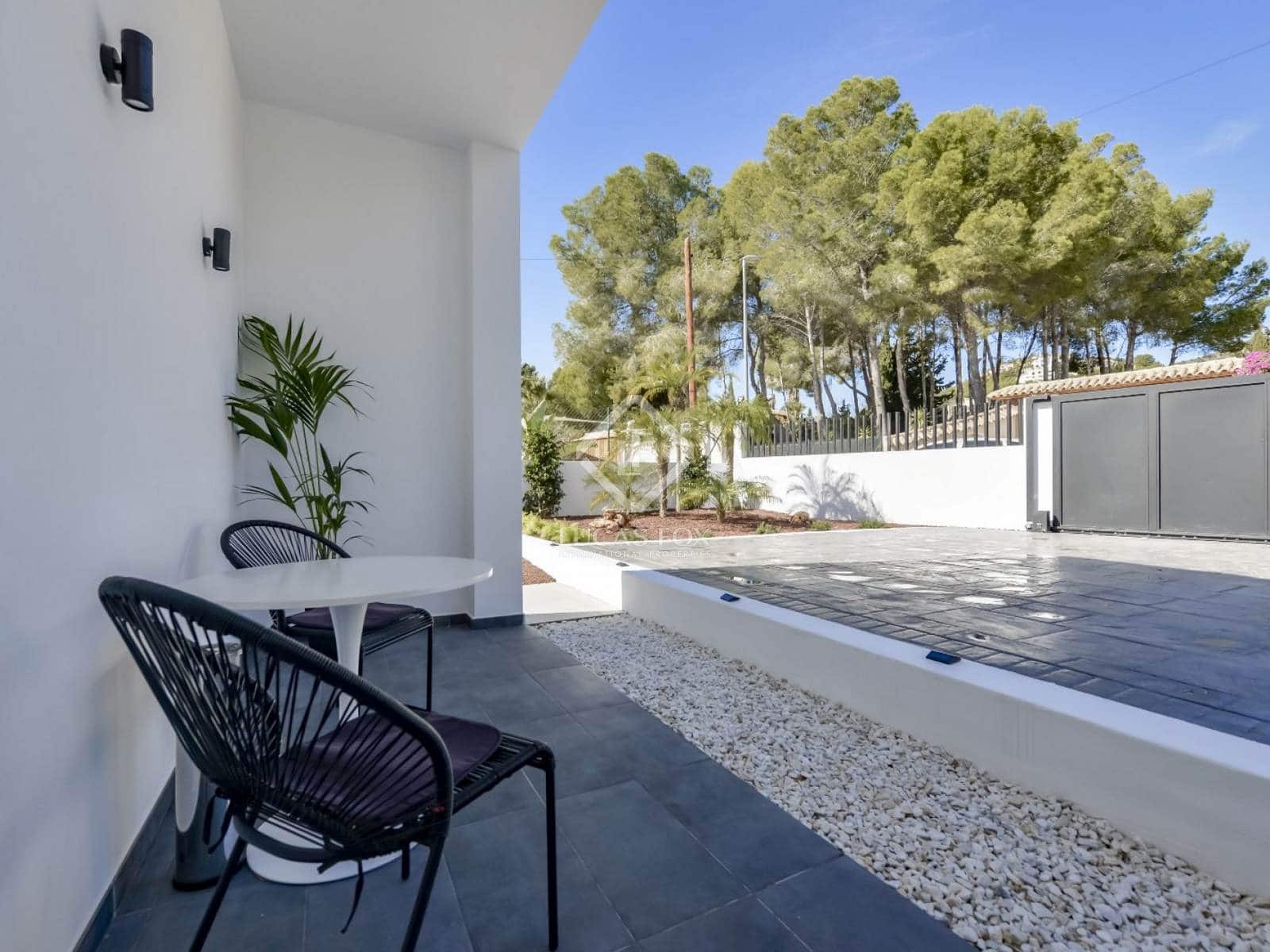 Chalet de 4 habitaciones en Altea en venta con piscina garaje - 995.000 € (Ref: 8657883)
