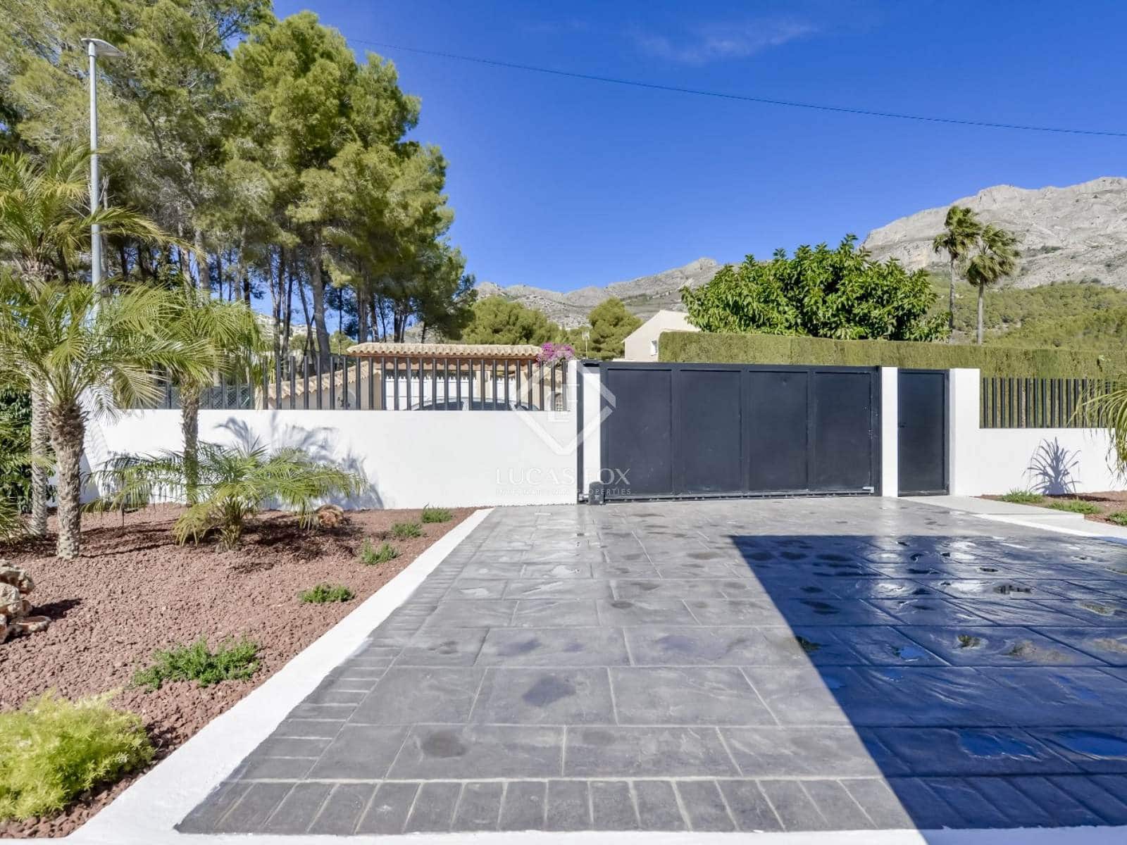 Chalet de 4 habitaciones en Altea en venta con piscina garaje - 995.000 € (Ref: 8657883)