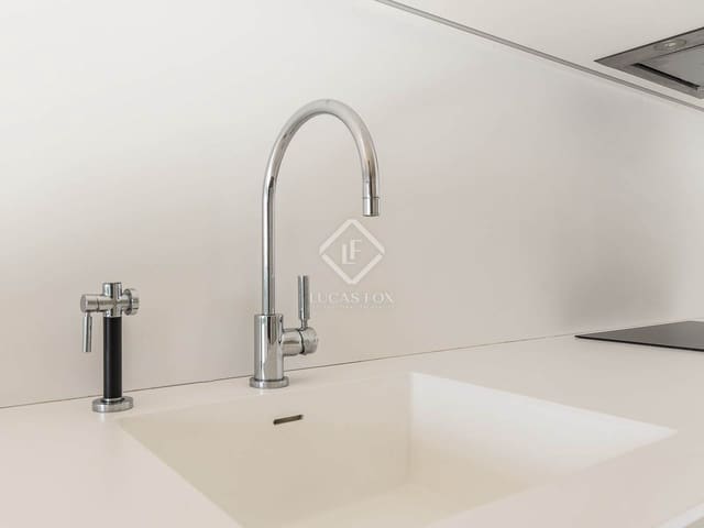 2 soveværelse Lejlighed til salg i Barcelona by med swimmingpool garage - € 999.000 (Ref: 8661542)