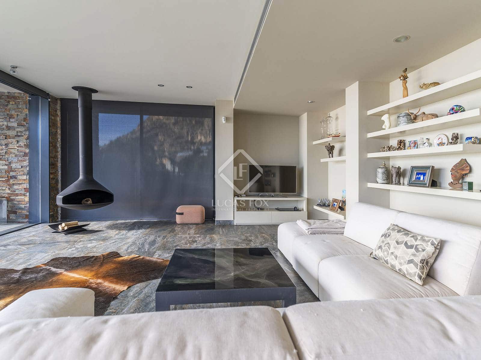 4 bedroom Villa for sale in Altea with pool garage - € 2,650,000 (Ref: 8661795)