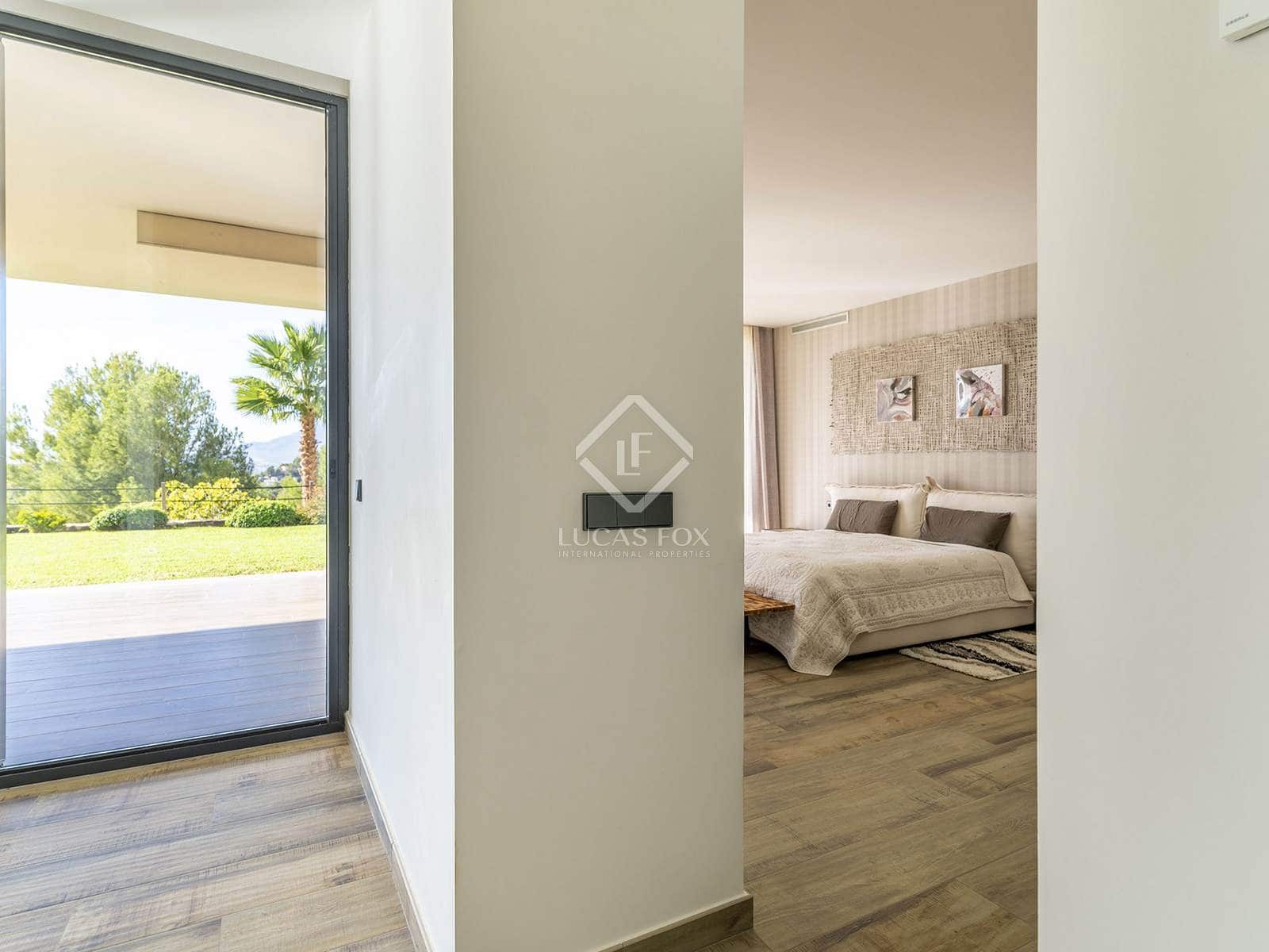 4 bedroom Villa for sale in Altea with pool garage - € 2,650,000 (Ref: 8661795)