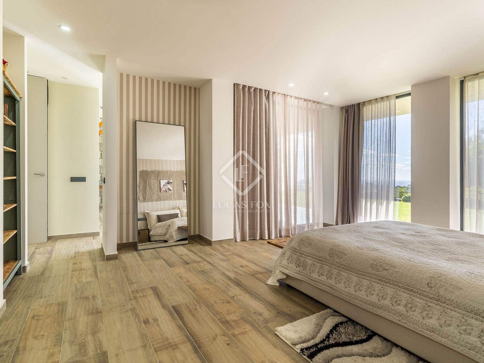 4 bedroom Villa for sale in Altea with pool garage - € 2,650,000 (Ref: 8661795)