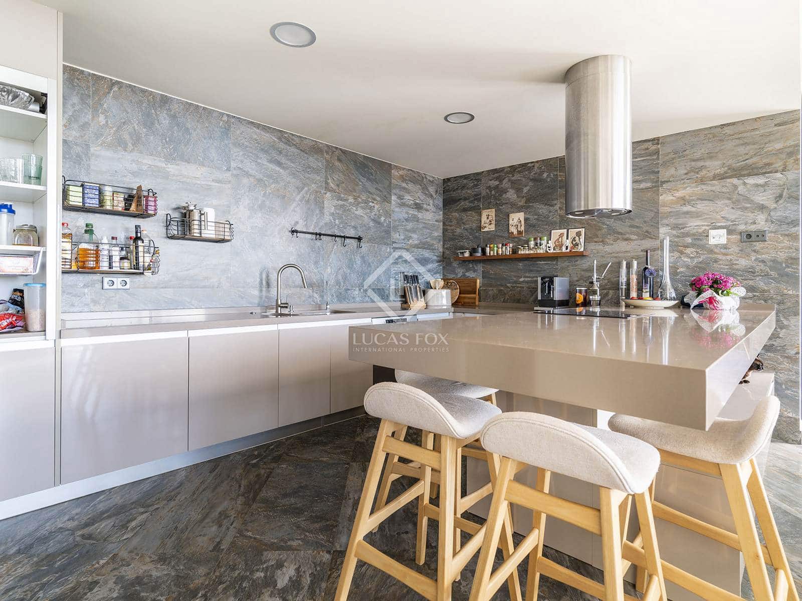 4 bedroom Villa for sale in Altea with pool garage - € 2,650,000 (Ref: 8661795)