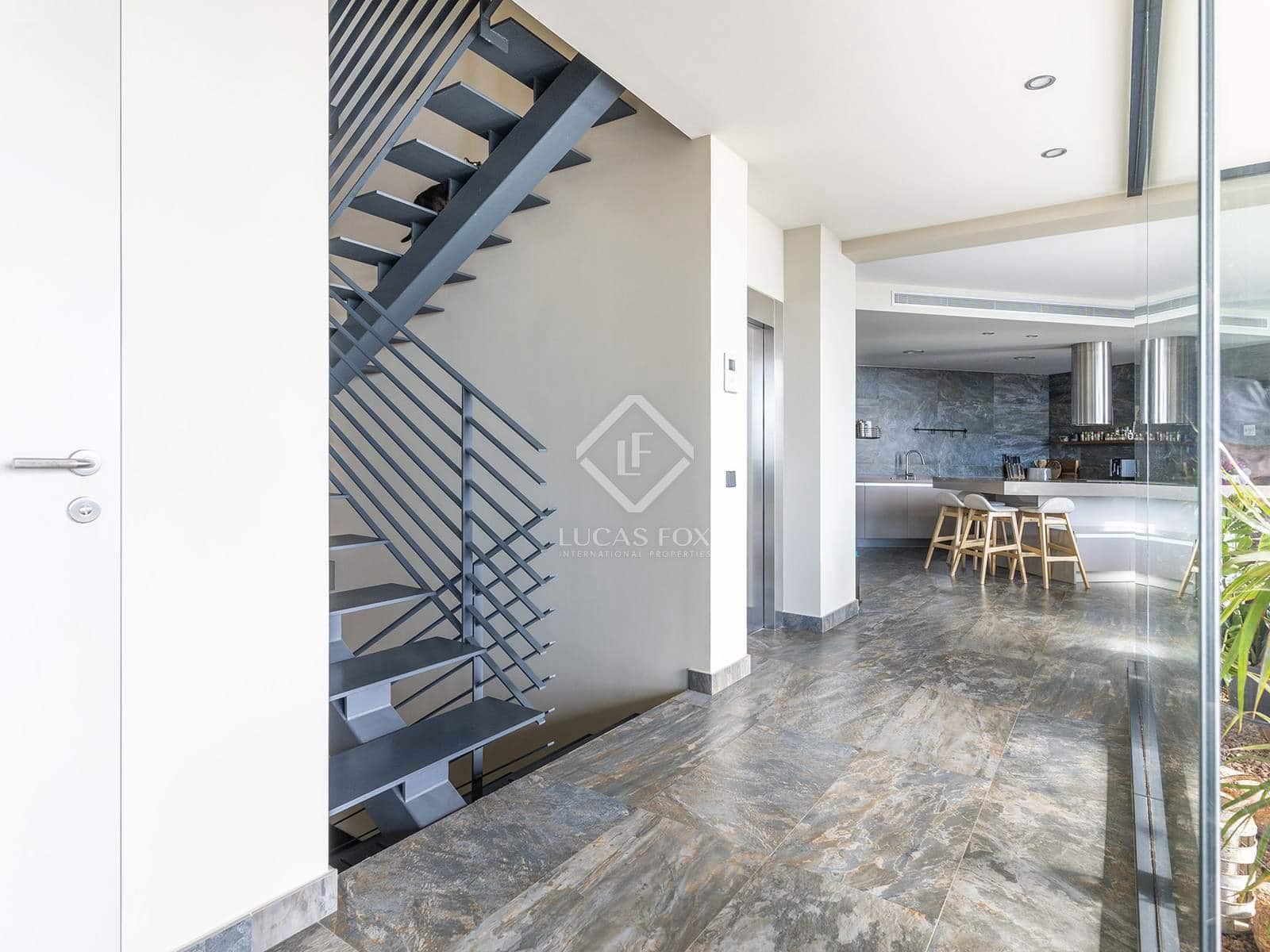 4 bedroom Villa for sale in Altea with pool garage - € 2,650,000 (Ref: 8661795)