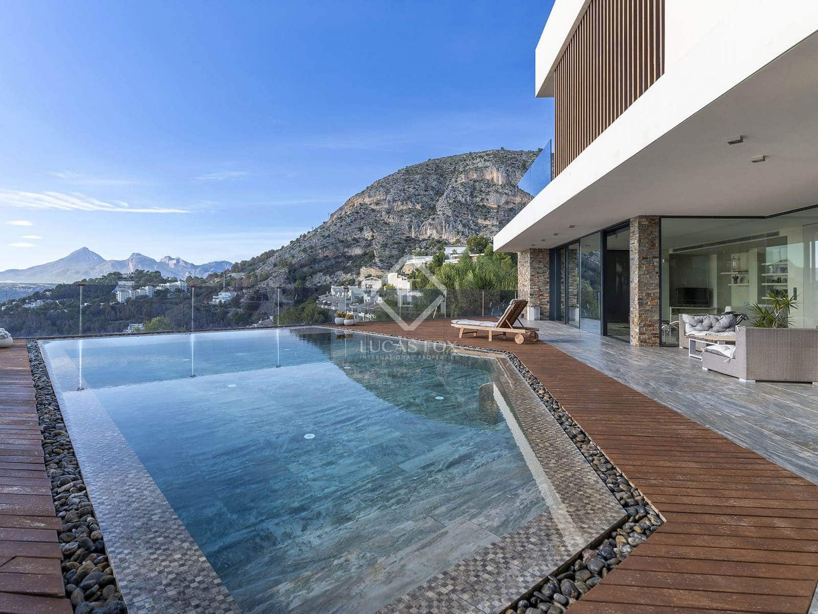 4 bedroom Villa for sale in Altea with pool garage - € 2,650,000 (Ref: 8661795)