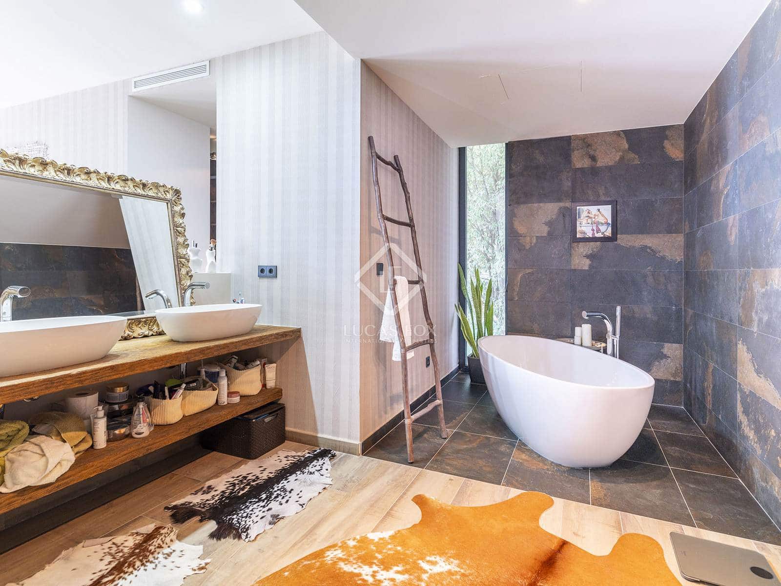 4 bedroom Villa for sale in Altea with pool garage - € 2,650,000 (Ref: 8661795)