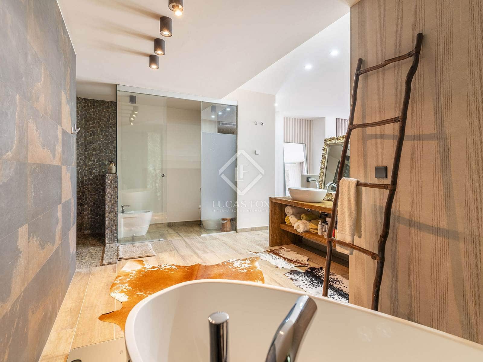 4 bedroom Villa for sale in Altea with pool garage - € 2,650,000 (Ref: 8661795)