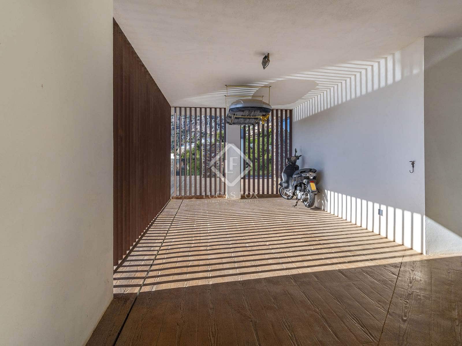 4 bedroom Villa for sale in Altea with pool garage - € 2,650,000 (Ref: 8661795)