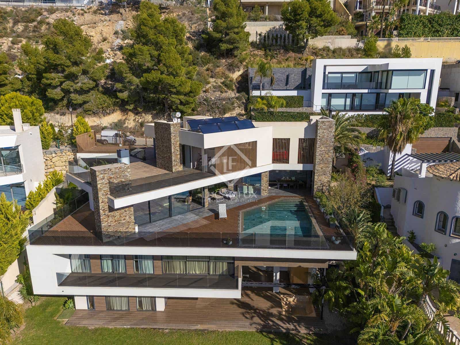 4 bedroom Villa for sale in Altea with pool garage - € 2,650,000 (Ref: 8661795)