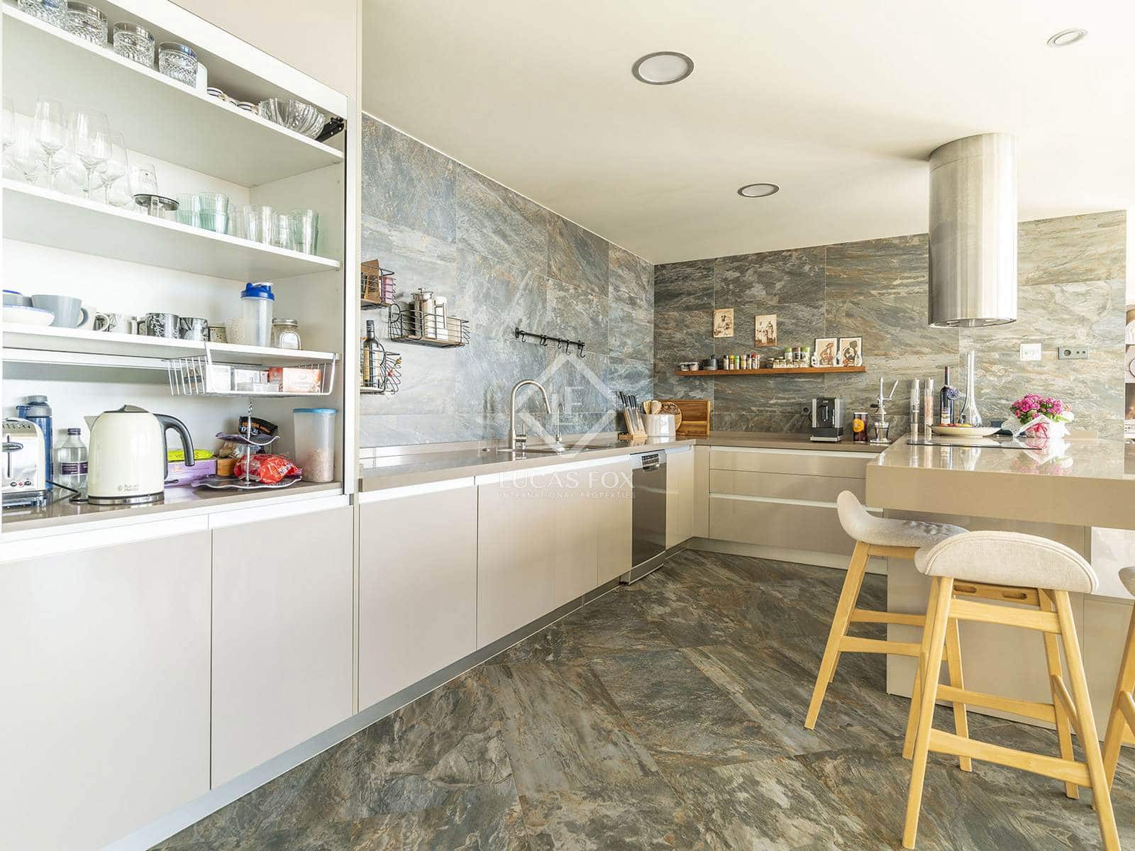 4 bedroom Villa for sale in Altea with pool garage - € 2,650,000 (Ref: 8661795)