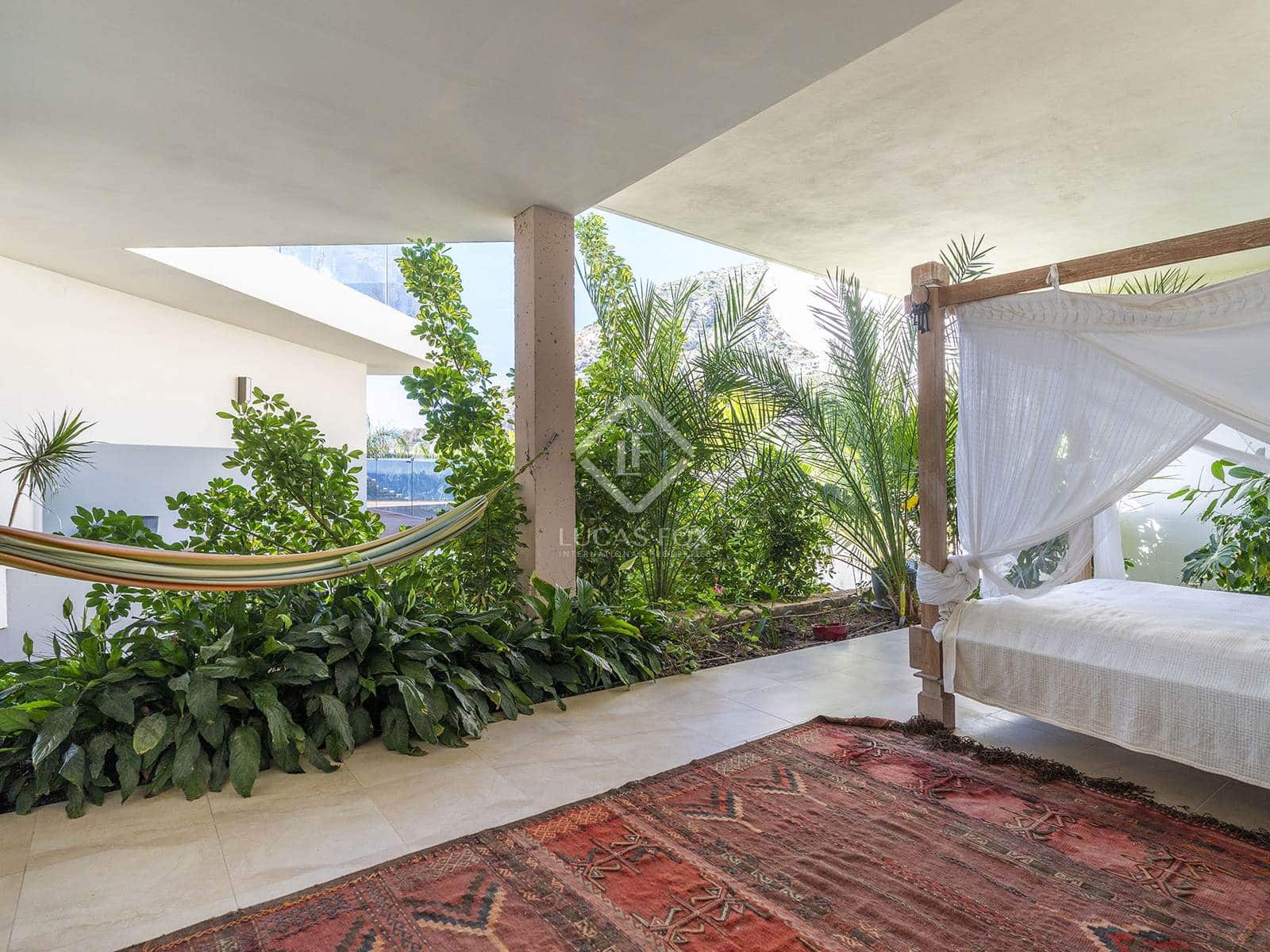 4 bedroom Villa for sale in Altea with pool garage - € 2,650,000 (Ref: 8661795)