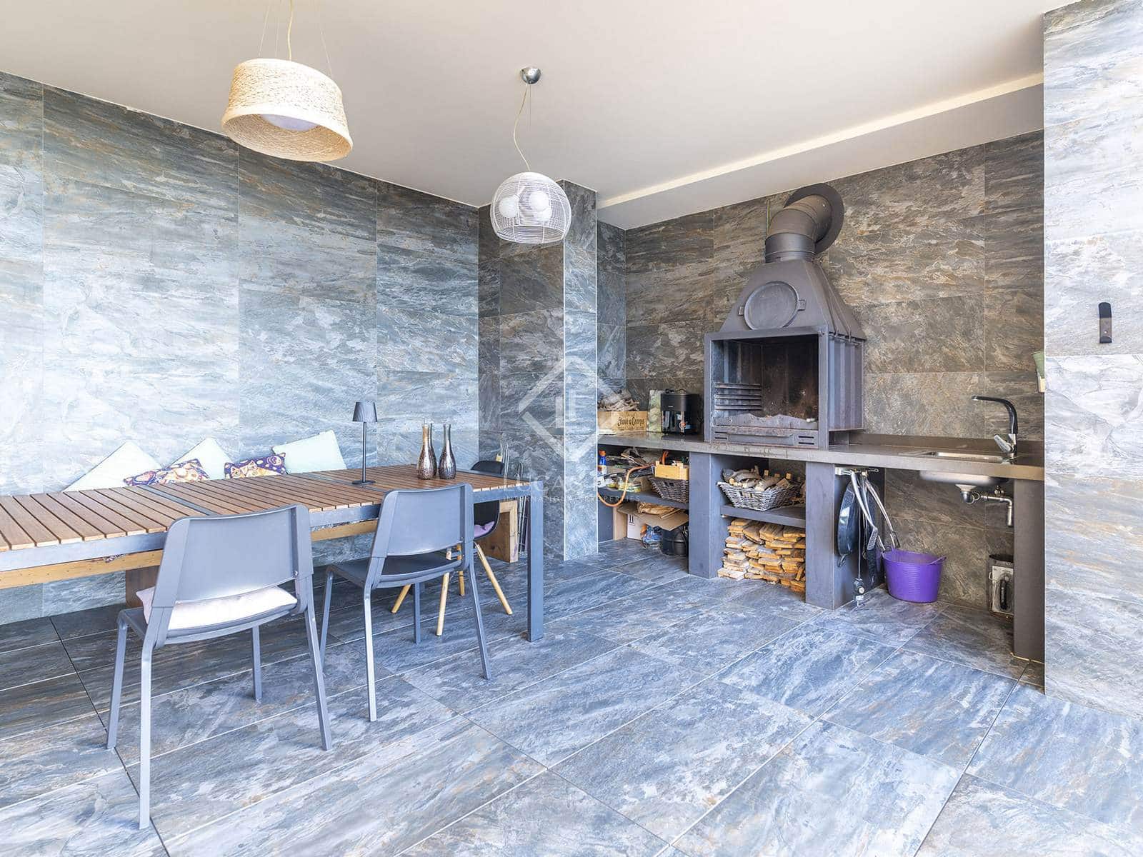 4 bedroom Villa for sale in Altea with pool garage - € 2,650,000 (Ref: 8661795)