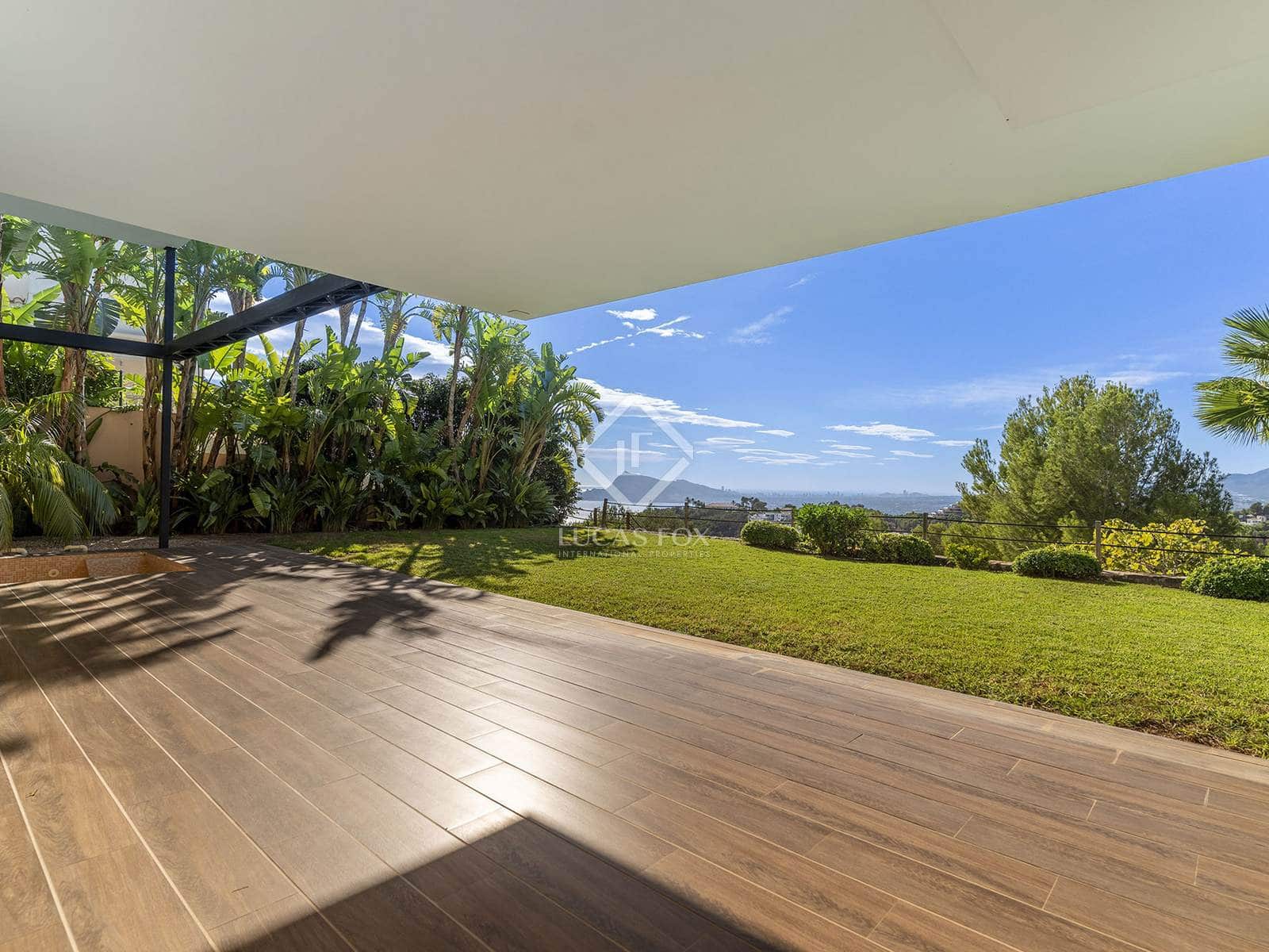 4 bedroom Villa for sale in Altea with pool garage - € 2,650,000 (Ref: 8661795)