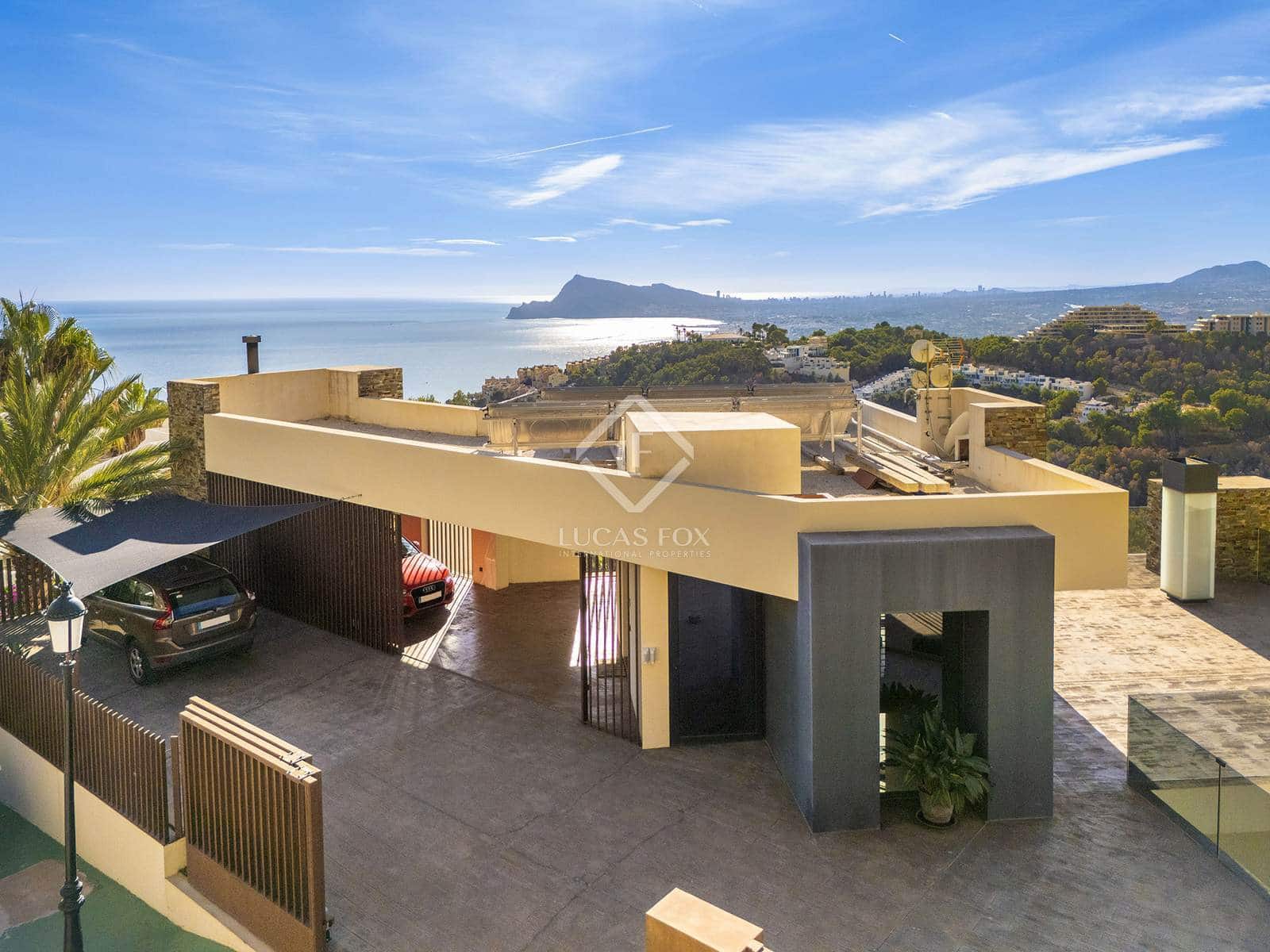 4 bedroom Villa for sale in Altea with pool garage - € 2,650,000 (Ref: 8661795)