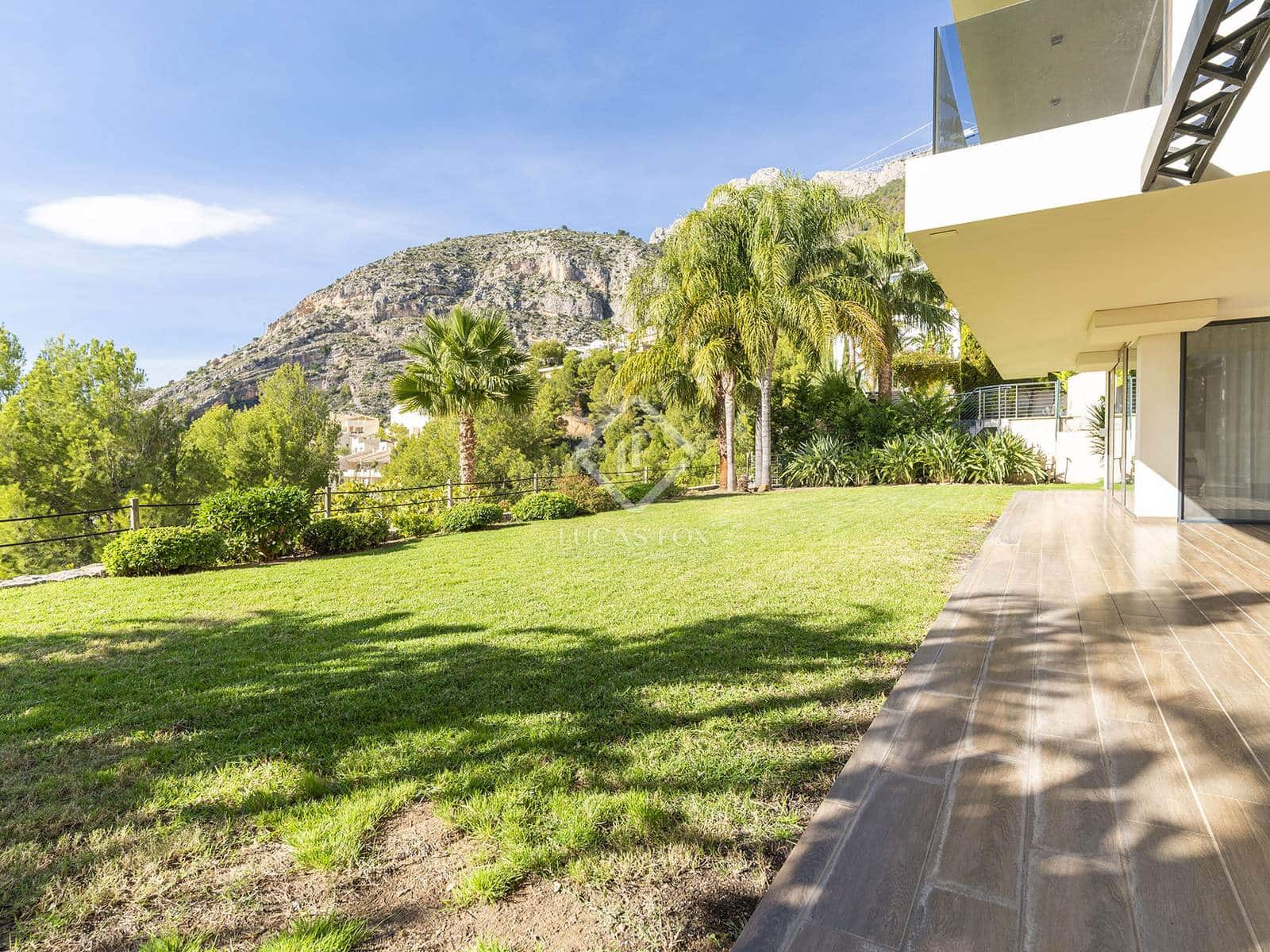4 bedroom Villa for sale in Altea with pool garage - € 2,650,000 (Ref: 8661795)