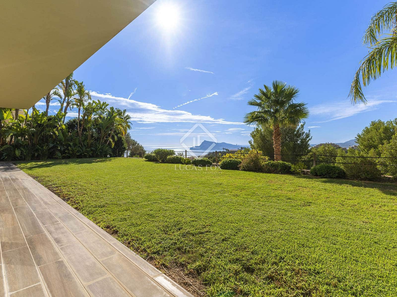 4 bedroom Villa for sale in Altea with pool garage - € 2,650,000 (Ref: 8661795)