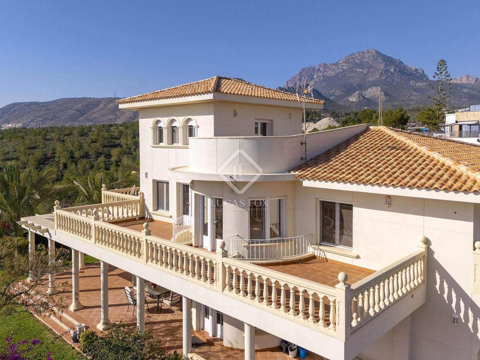 7 bedroom Villa for sale in Benidorm with pool garage - € 1,635,000 (Ref: 8664208)