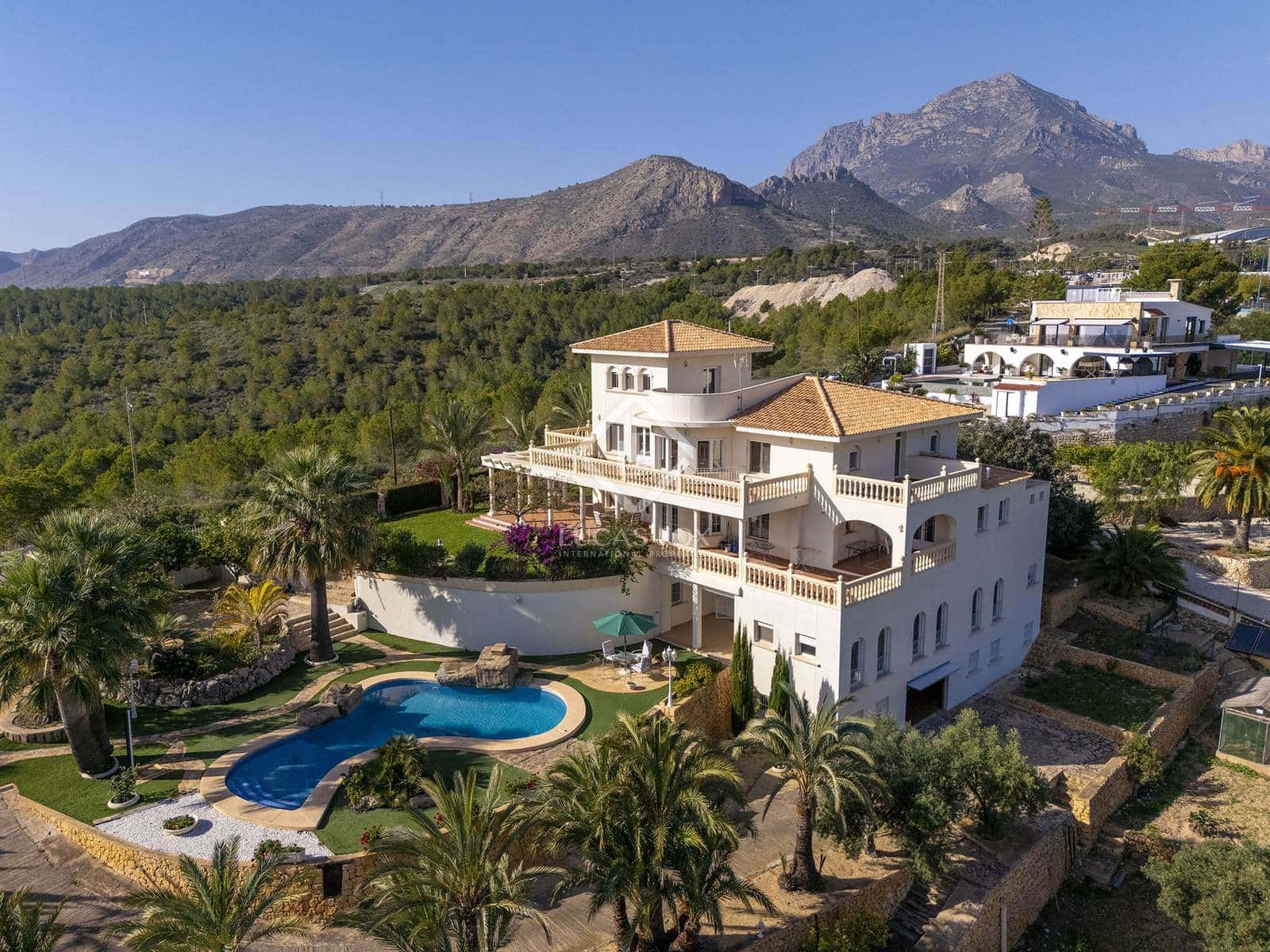 7 bedroom Villa for sale in Benidorm with pool garage - € 1,635,000 (Ref: 8664208)