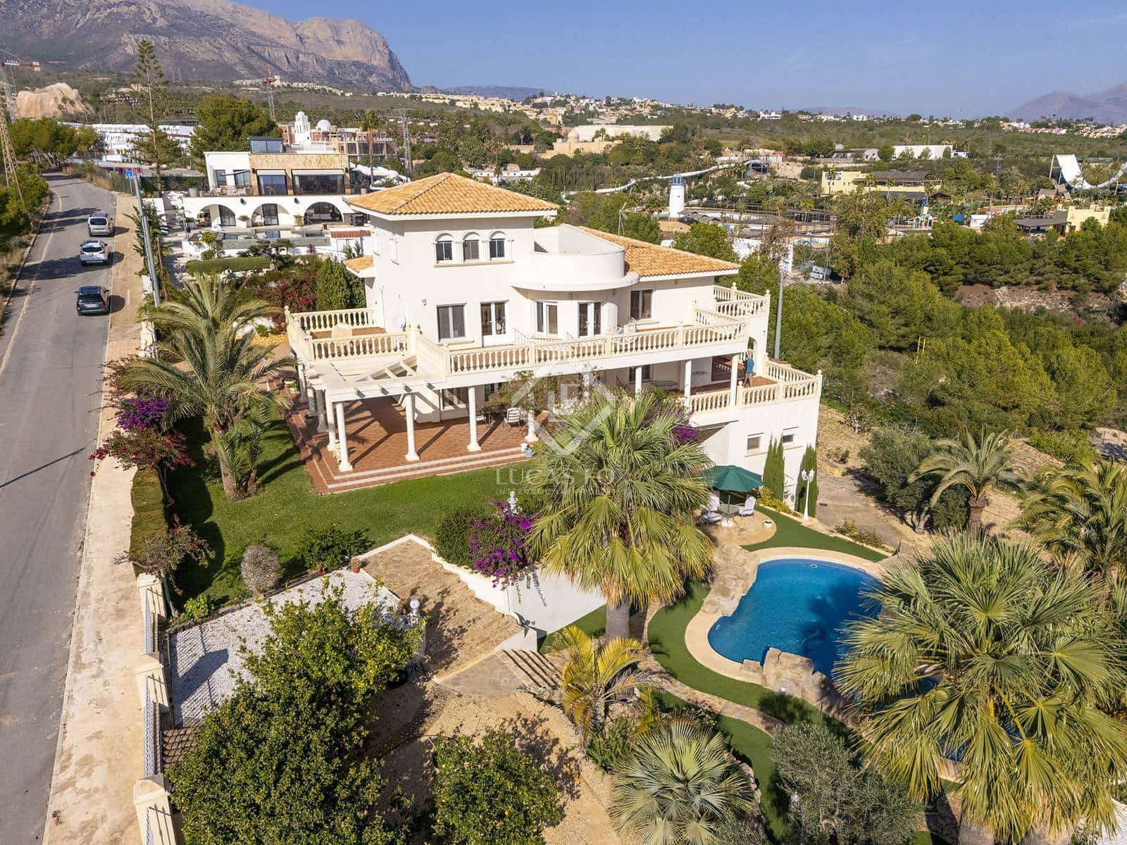 7 bedroom Villa for sale in Benidorm with pool garage - € 1,635,000 (Ref: 8664208)