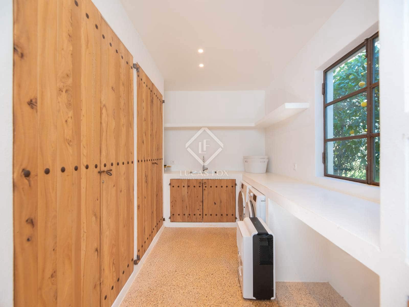 7 sypialnia Willa na sprzedaż w Santa Eulalia / Santa Eularia z basenem garażem - 7 300 000 € (Ref: 8671480)