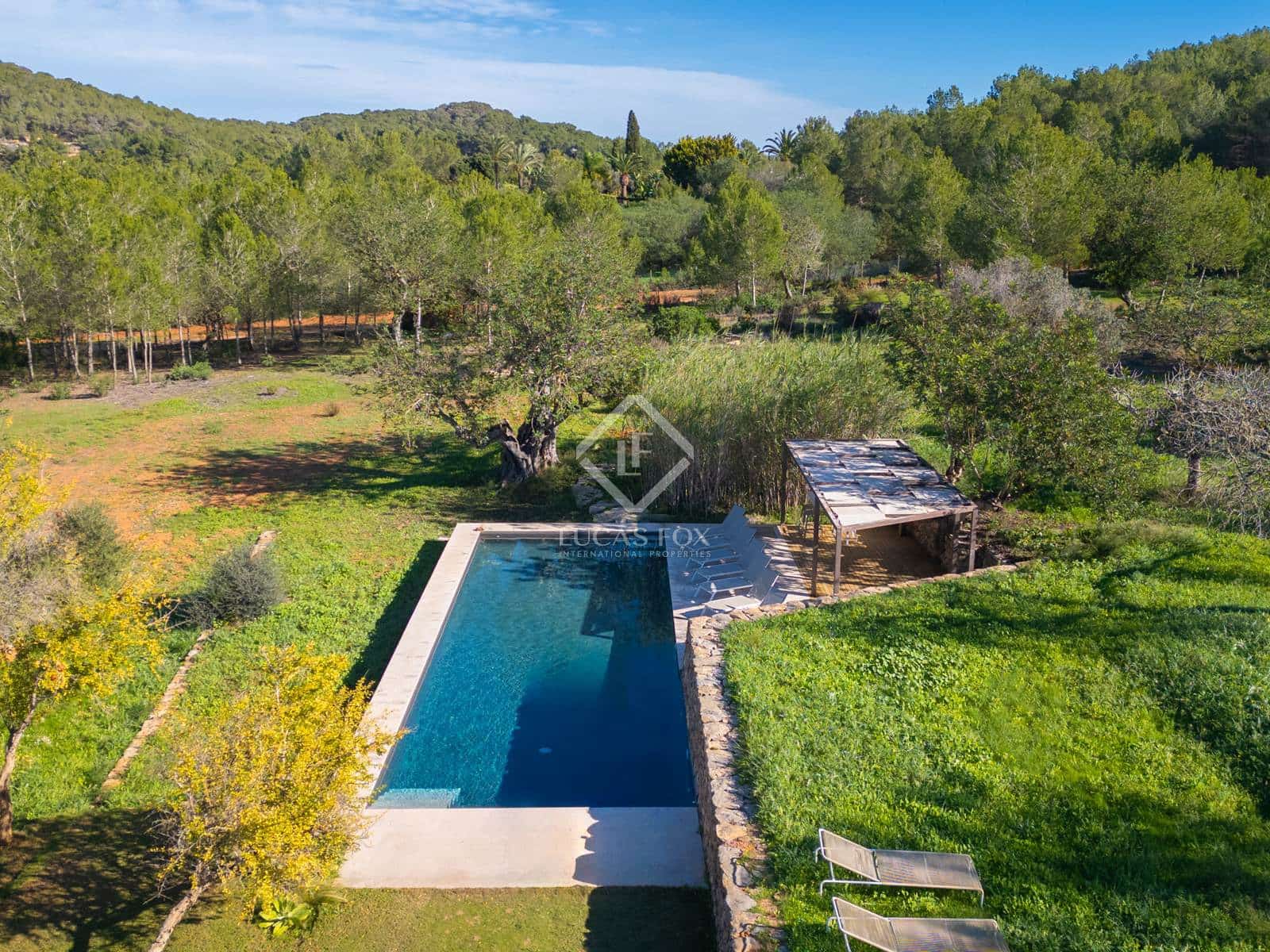 7 sypialnia Willa na sprzedaż w Santa Eulalia / Santa Eularia z basenem garażem - 7 300 000 € (Ref: 8671480)