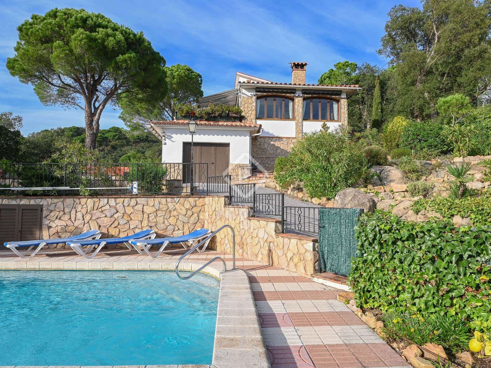 3 bedroom Villa for sale in Santa Cristina d'Aro with pool garage - € 525,000 (Ref: 8672380)