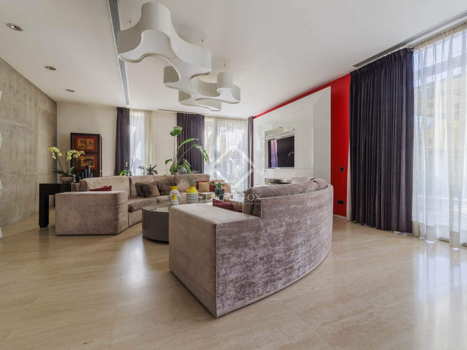 4 bedroom Villa for sale in Madrid city with pool garage - € 2,750,000 (Ref: 8674988)