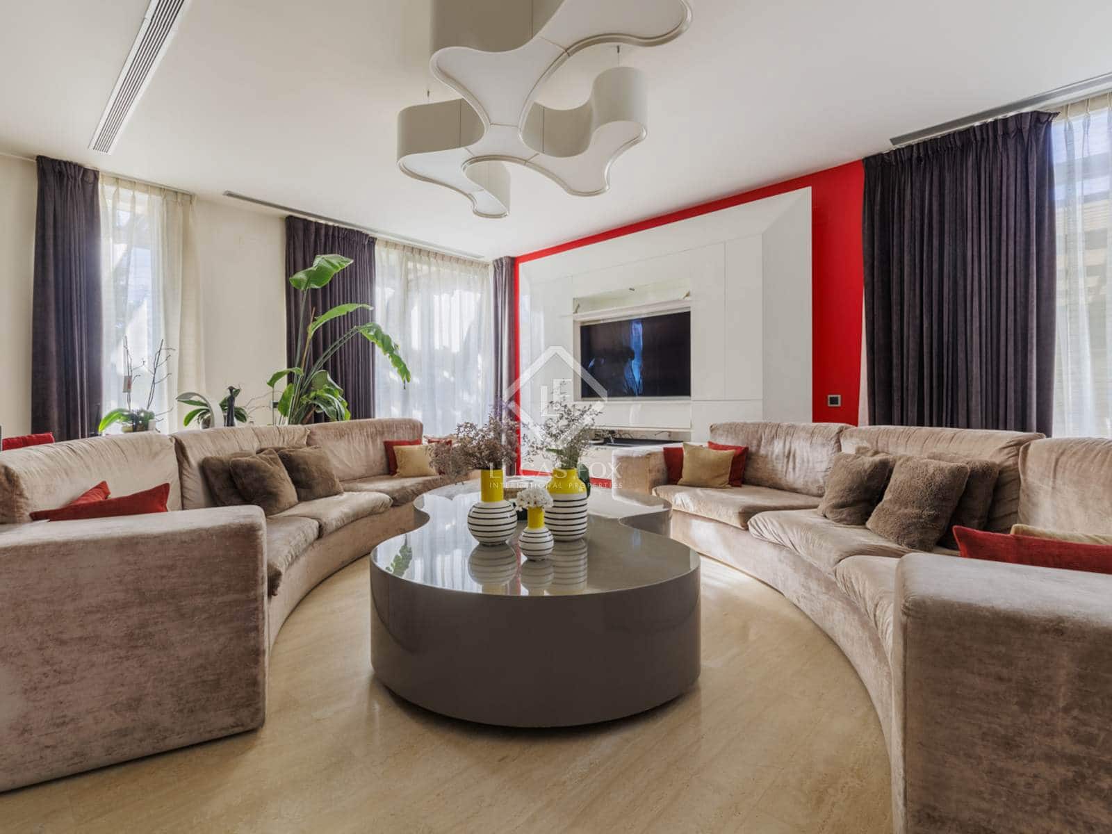 4 bedroom Villa for sale in Madrid city with pool garage - € 2,750,000 (Ref: 8674988)