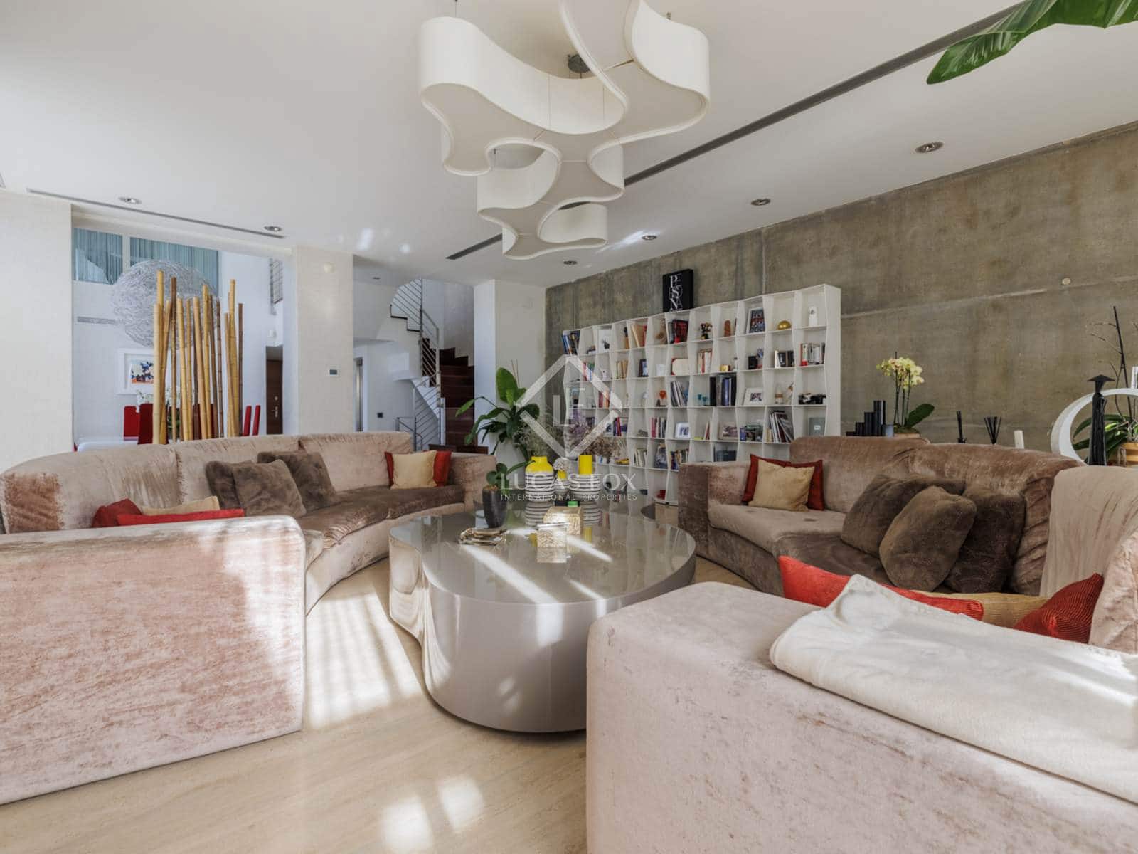 4 bedroom Villa for sale in Madrid city with pool garage - € 2,750,000 (Ref: 8674988)