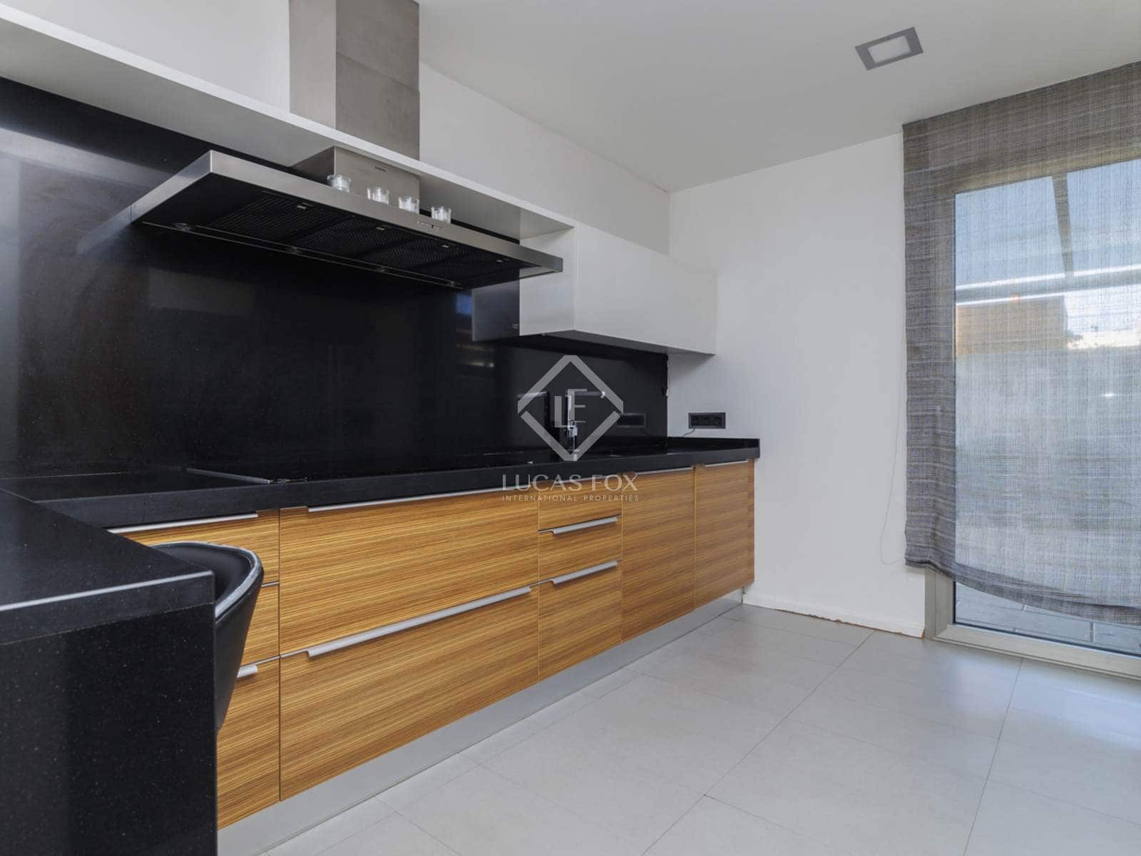 4 bedroom Villa for sale in Madrid city with pool garage - € 2,750,000 (Ref: 8674988)